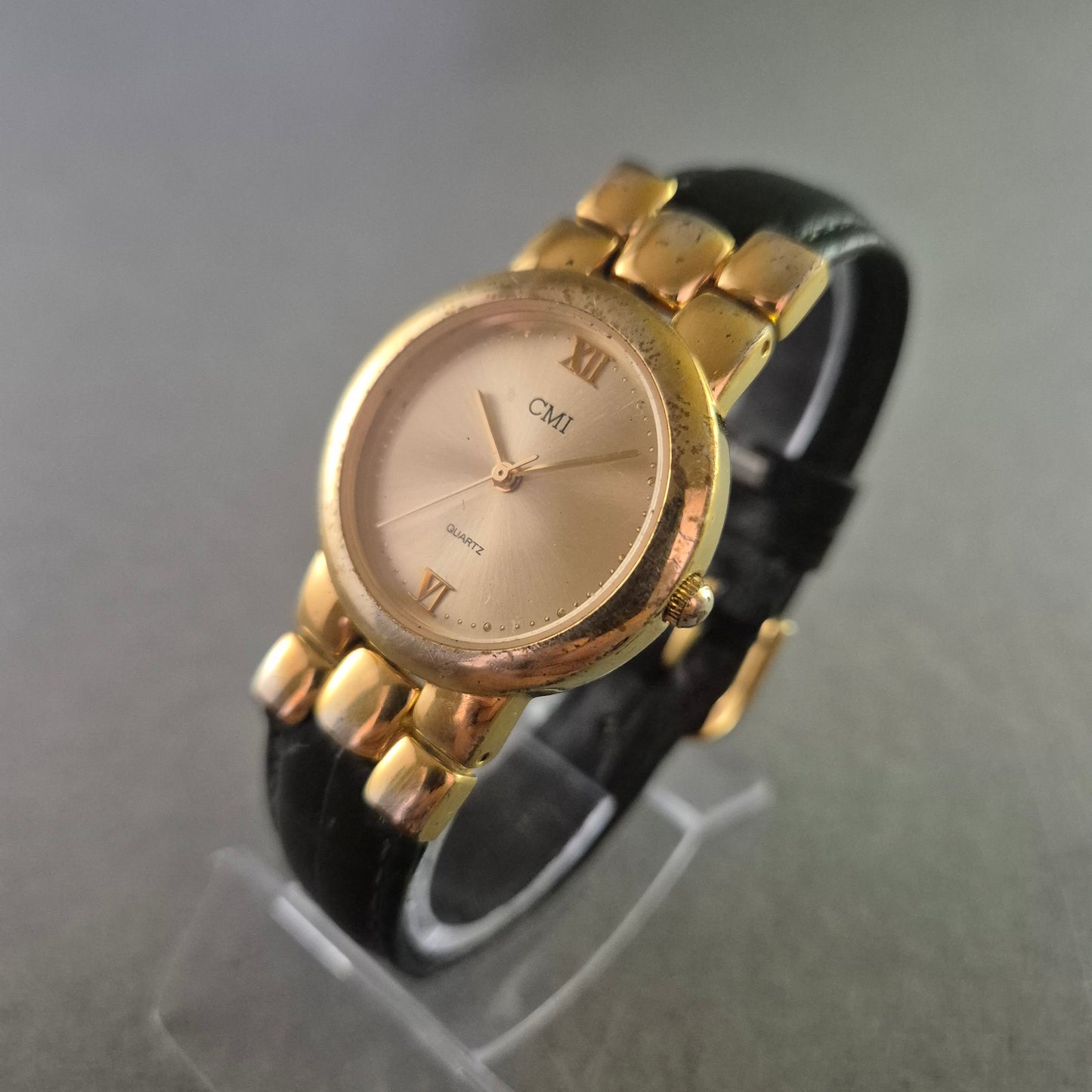 CMI Damen Uhr – Goldfarbenes Gehäuse mit Lederarmband