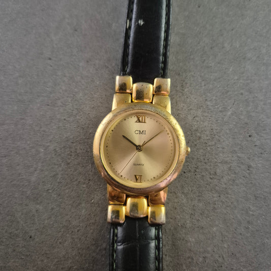 CMI Damen Uhr – Goldfarbenes Gehäuse mit Lederarmband