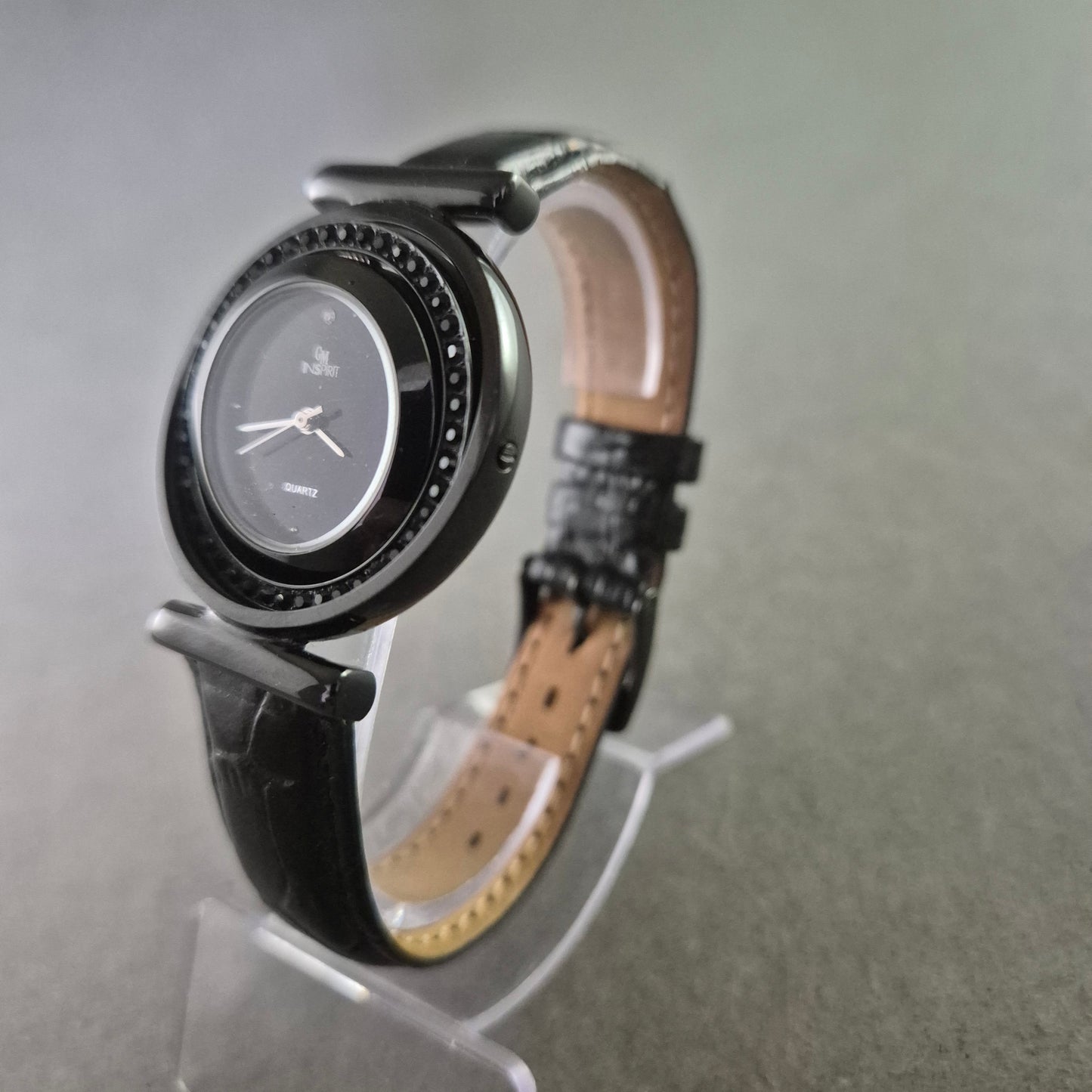 GM Inspirat Damen Uhr – Schwarzes Design mit Strasslünette