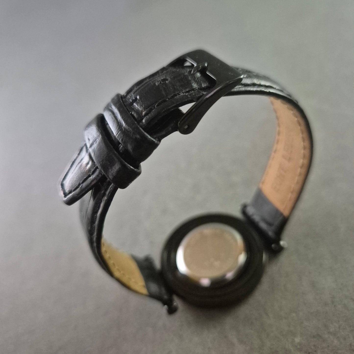 GM Inspirat Damen Uhr – Schwarzes Design mit Strasslünette