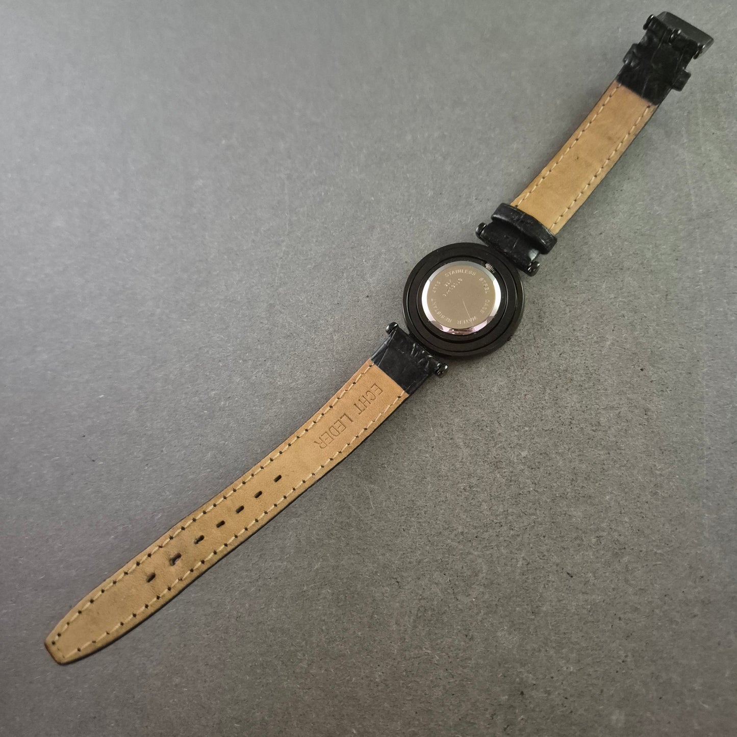 GM Inspirat Damen Uhr – Schwarzes Design mit Strasslünette