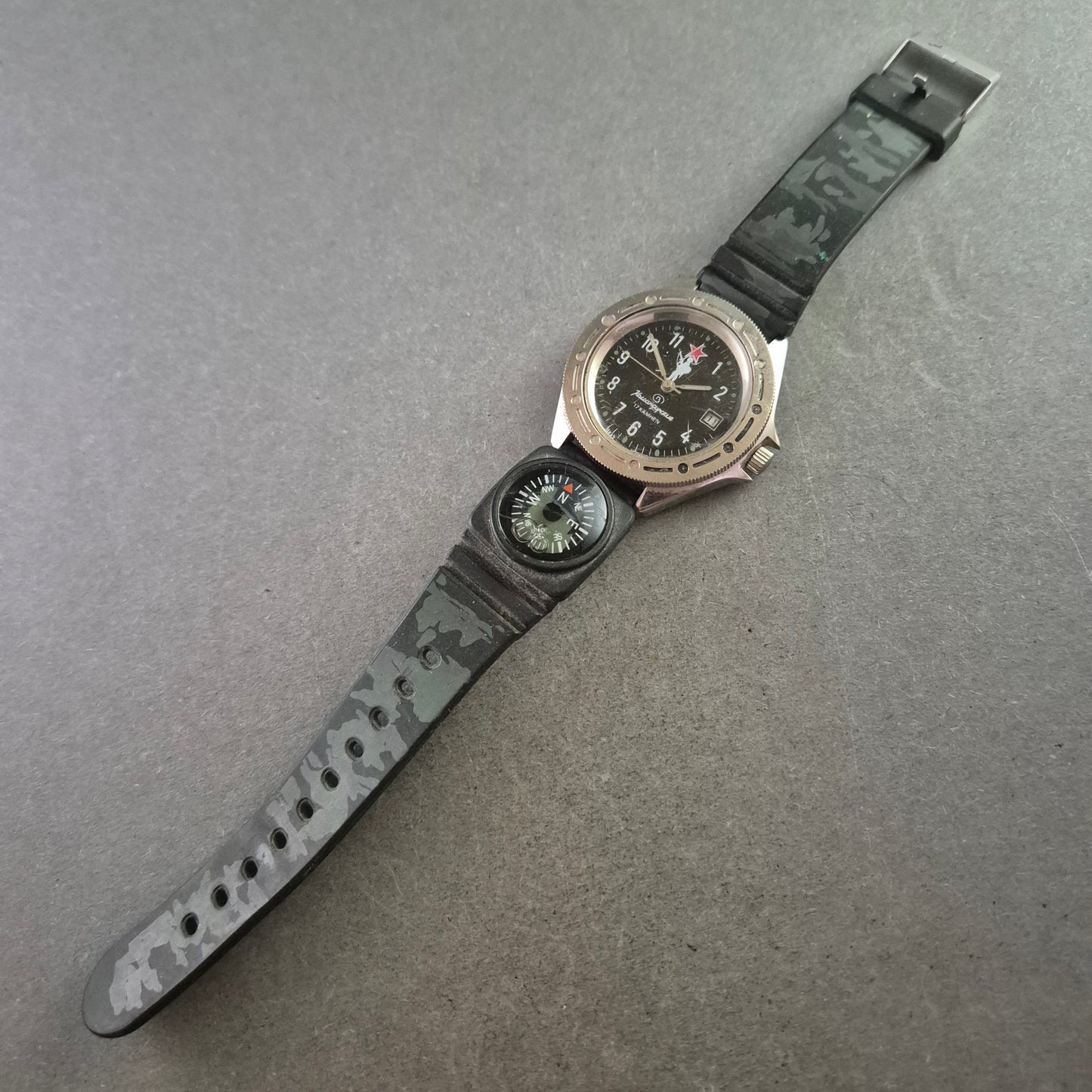 Vostok Komandirskie Herren Uhr – Militär Design mit Kompass