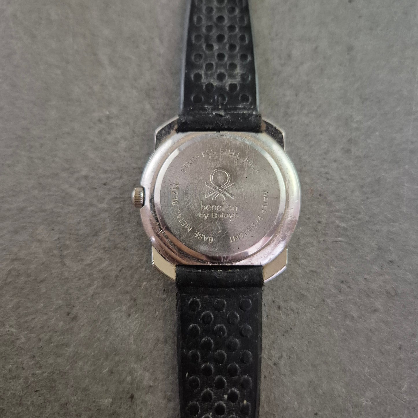 Benetton Damen Uhr – Bulova Design mit floralen Akzenten