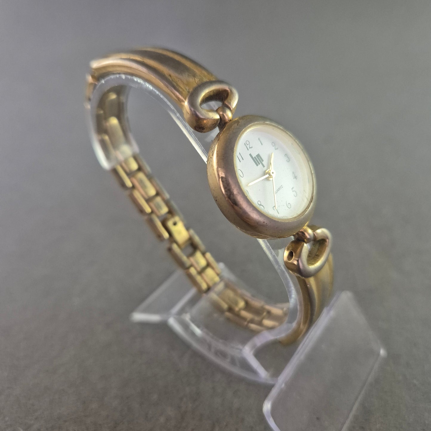 LIP Damen Uhr – Vintage Design mit goldfarbenem Armband