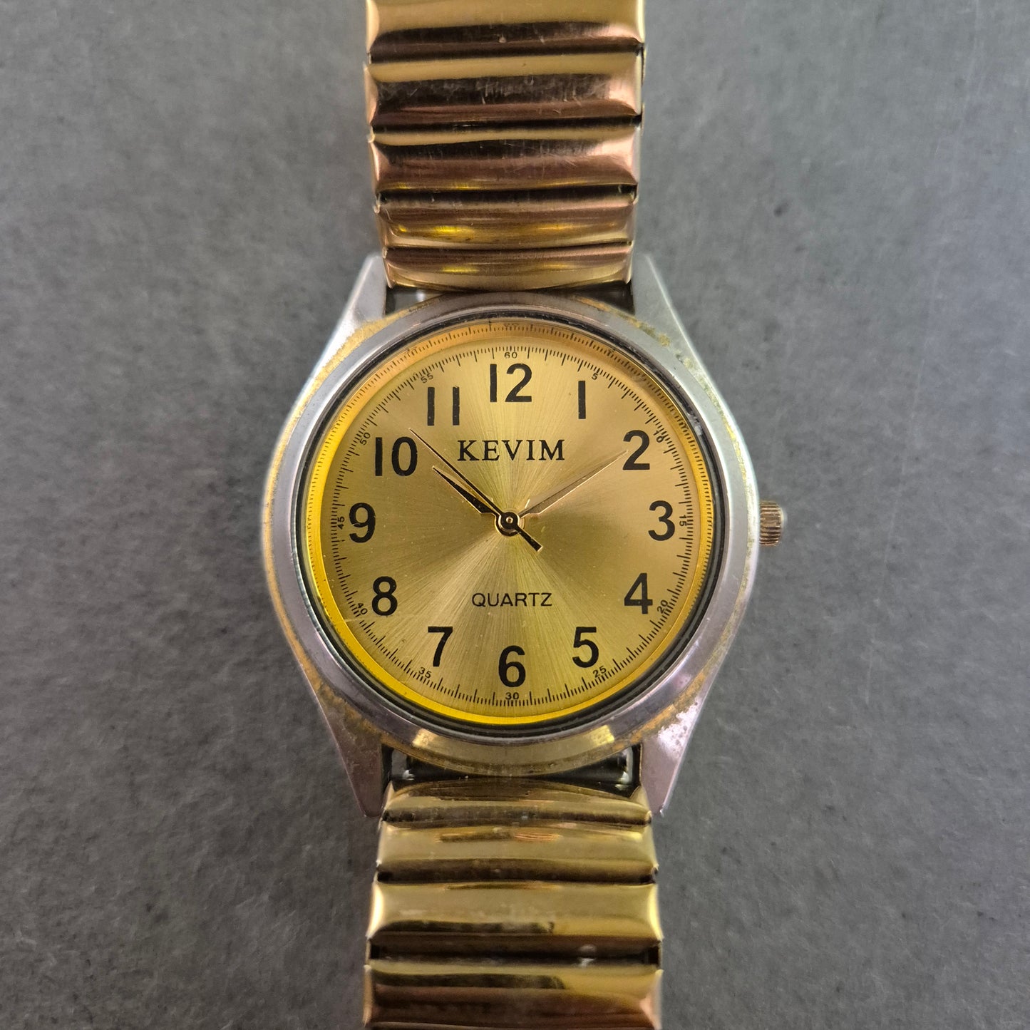 Kevim Herren Uhr – Goldfarbenes Design mit Flexband