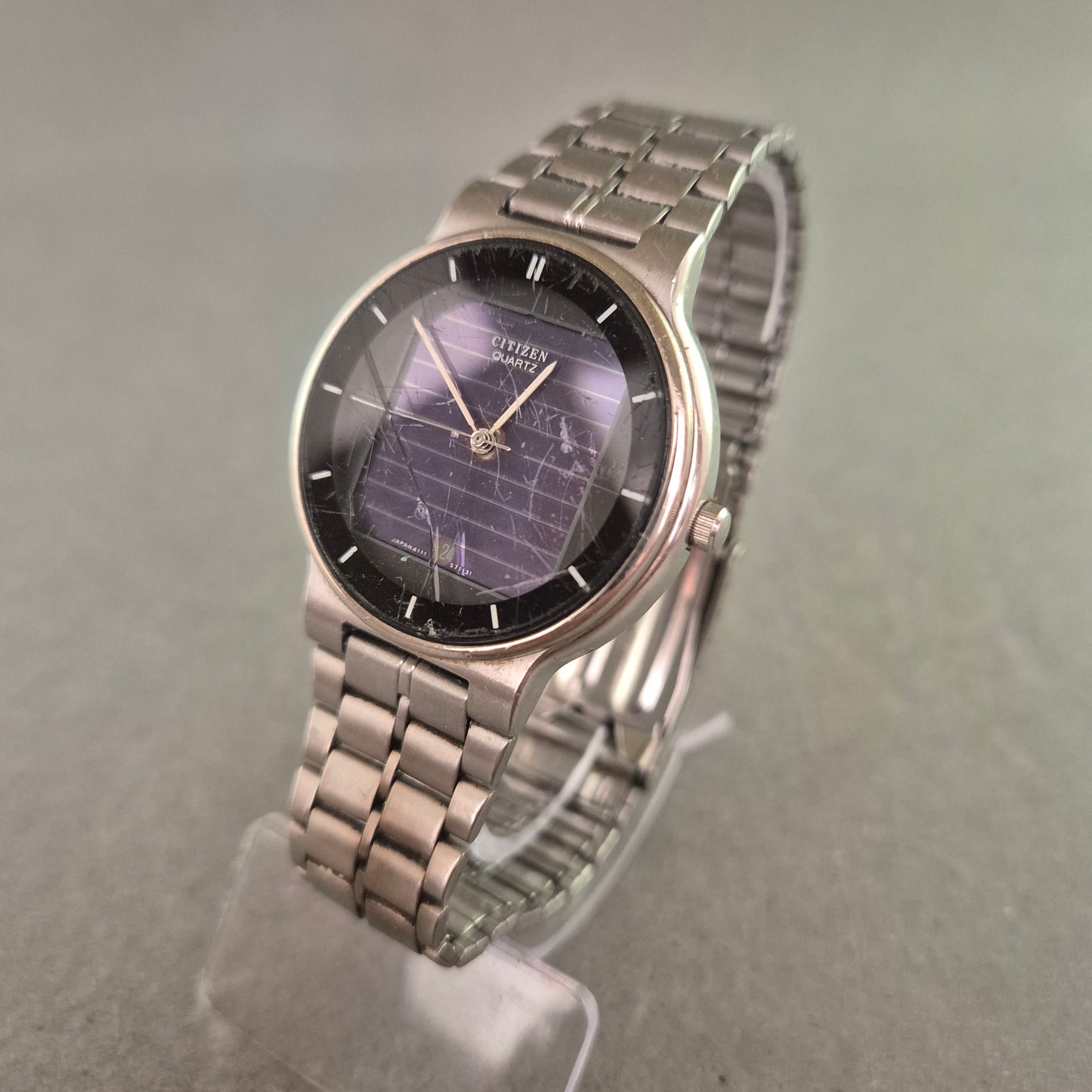 Citizen Herren Uhr – Schlankes Edelstahl Design mit schwarzem Zifferblatt