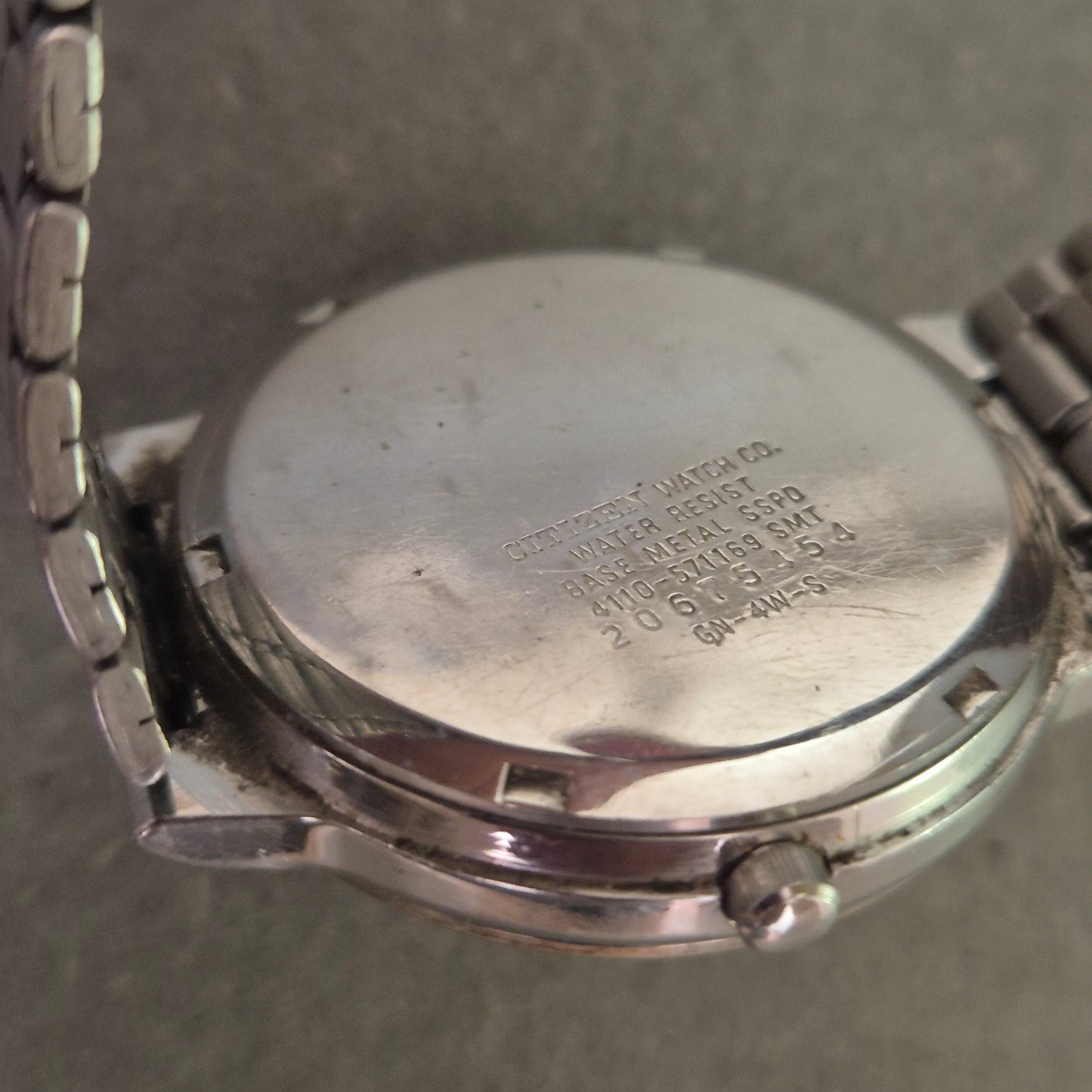 Citizen Herren Uhr – Schlankes Edelstahl Design mit schwarzem Zifferblatt