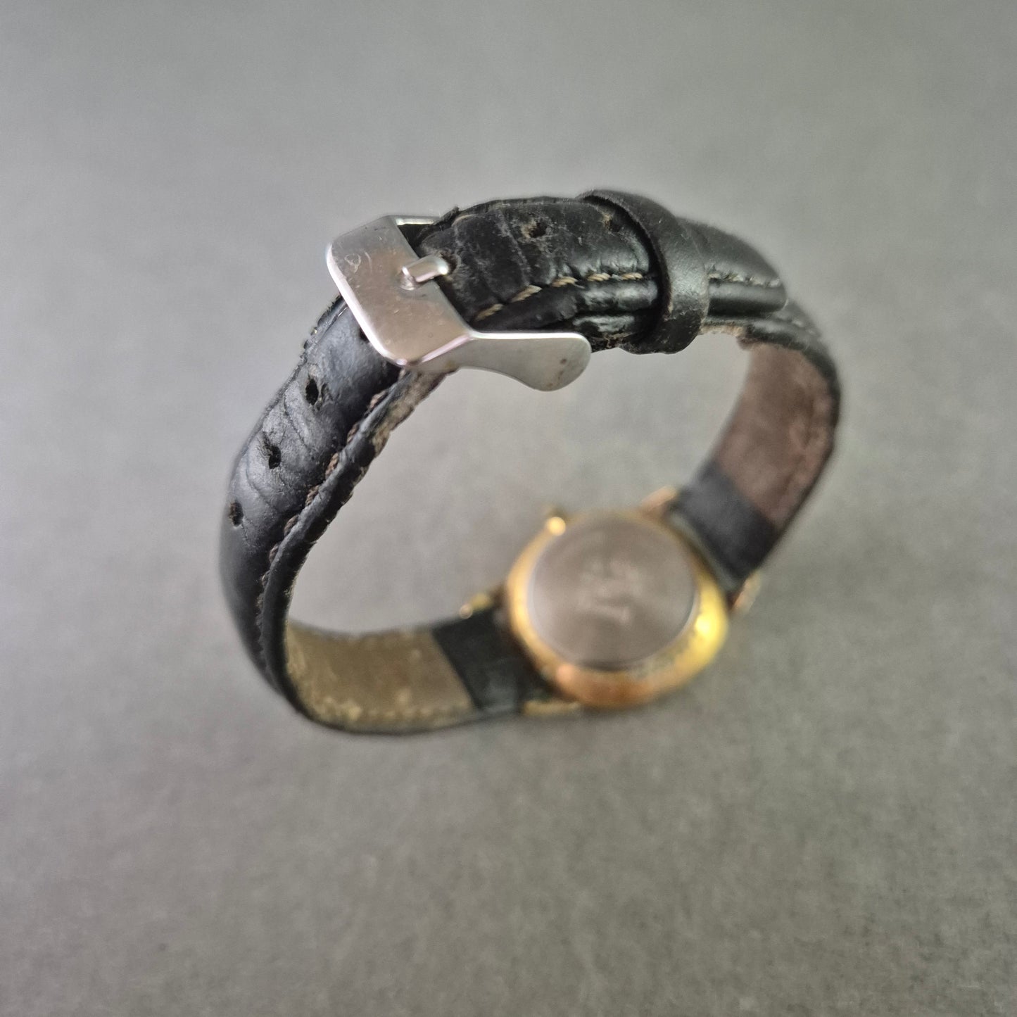 Royal Damen Uhr – Klassischer Vintage Look mit Lederarmband