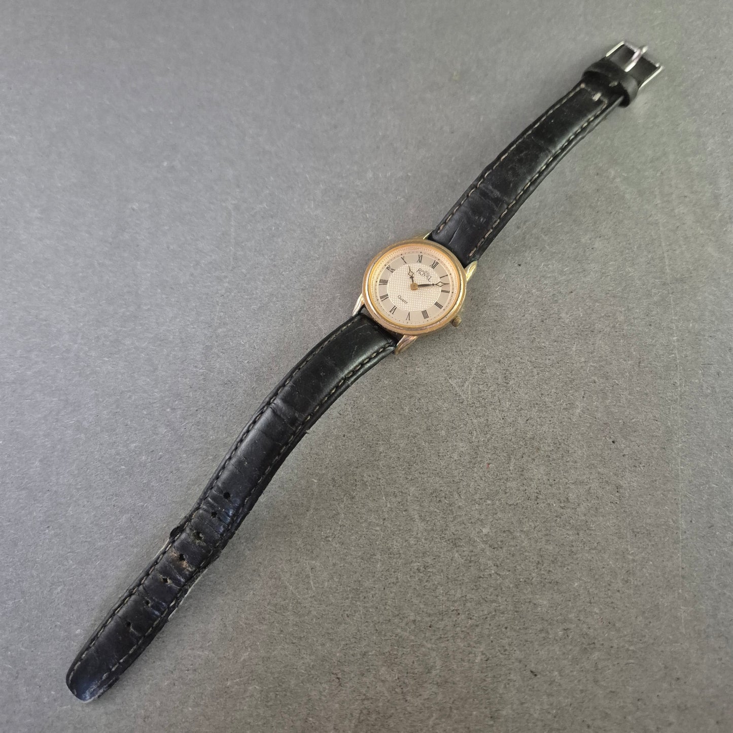 Royal Damen Uhr – Klassischer Vintage Look mit Lederarmband