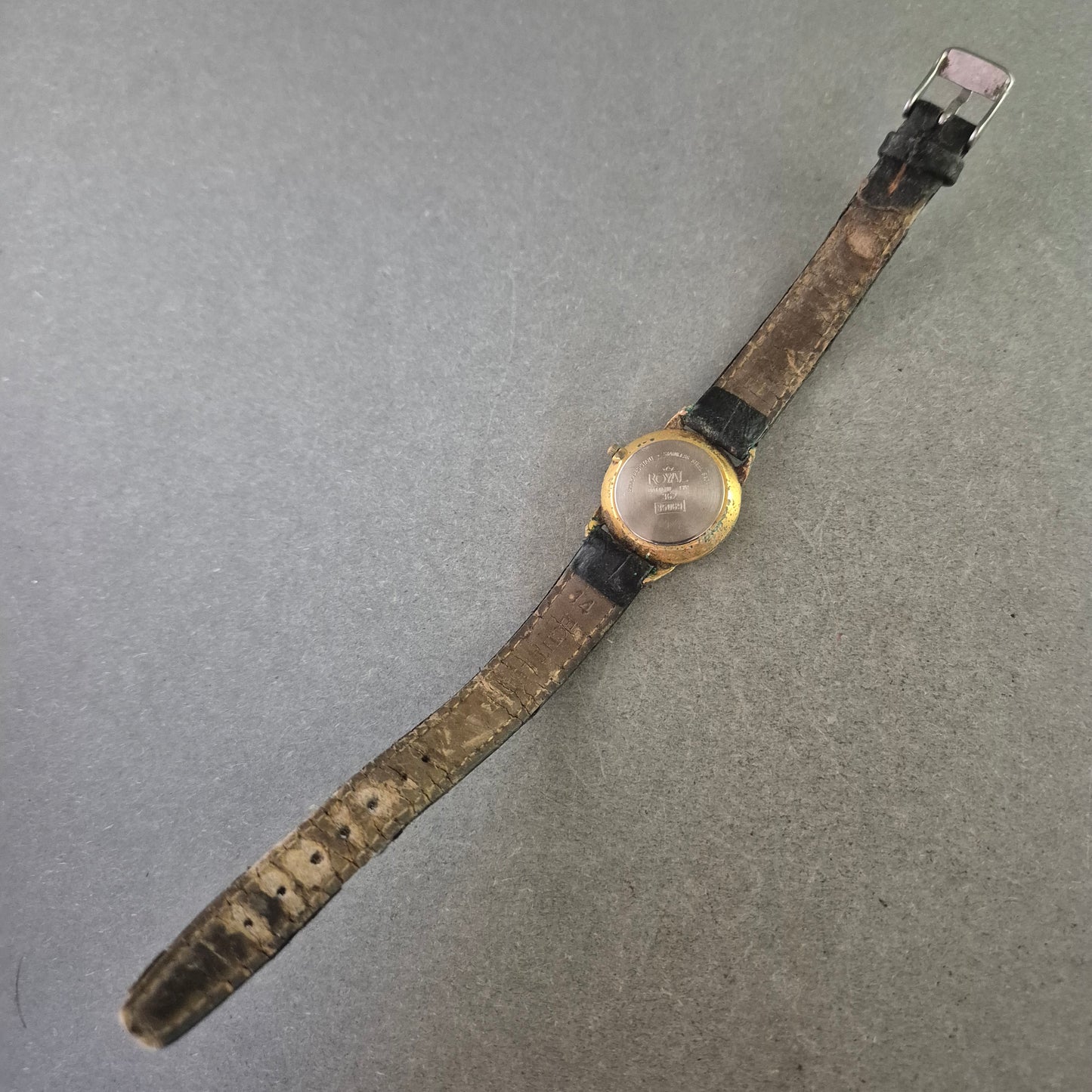 Royal Damen Uhr – Klassischer Vintage Look mit Lederarmband