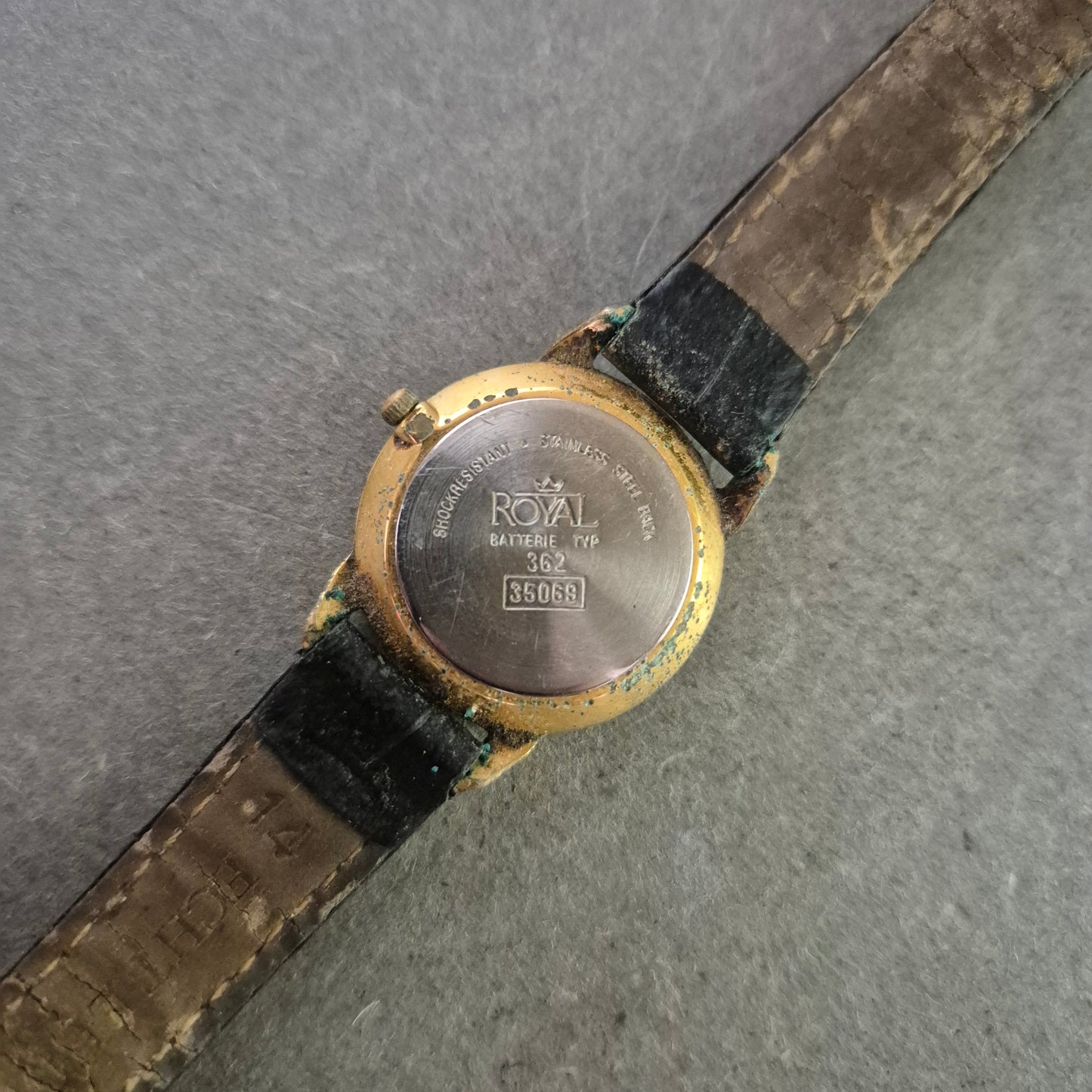 Royal Damen Uhr – Klassischer Vintage Look mit Lederarmband