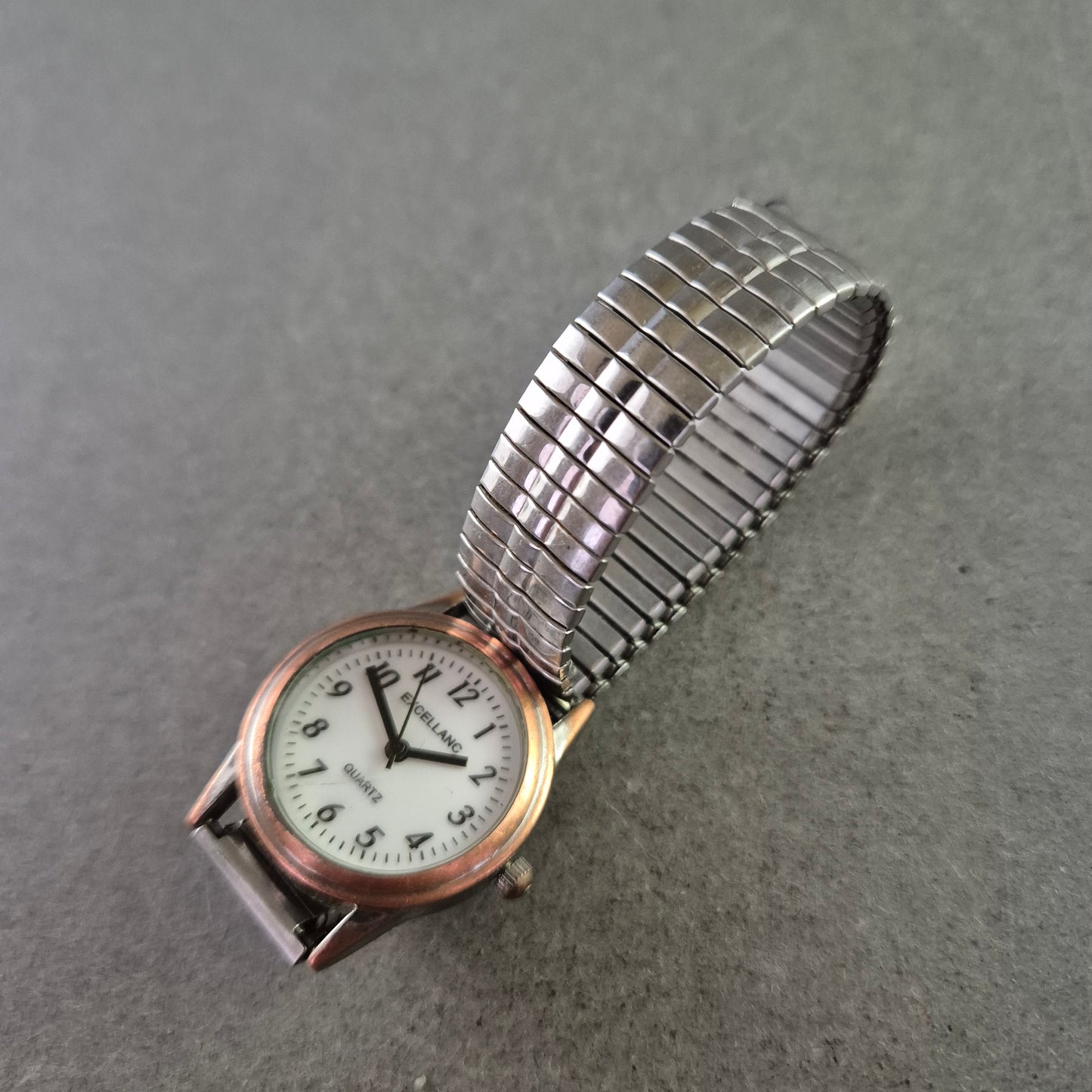 Excellanc Damen Uhr – Klassisches Design mit Stretcharmband