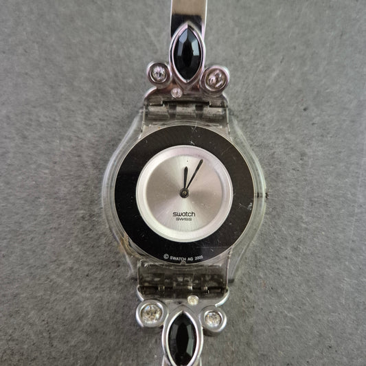 Swatch Damen Uhr mit Edelstahlarmband – Eleganz trifft Schweizer Präzision