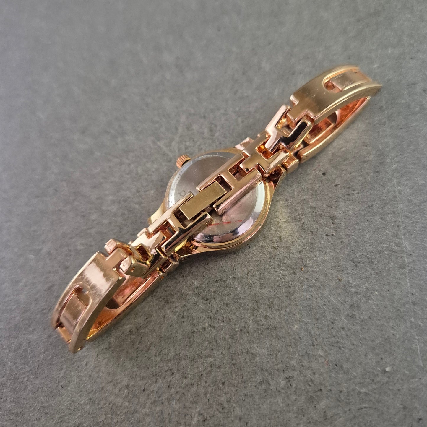 Elegante Damen Quarz Armbanduhr – Roségoldenes Design