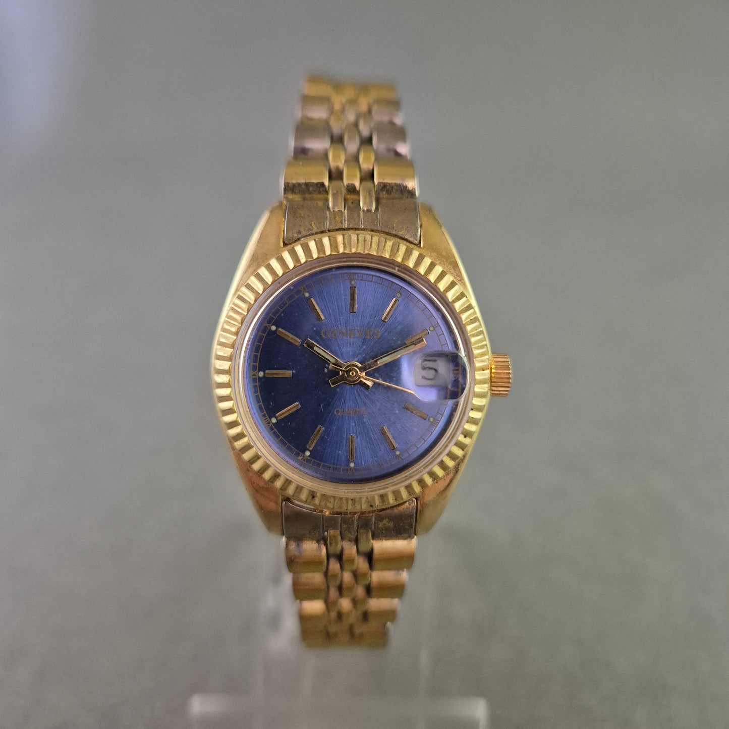 Genevis Damen Quarz Armbanduhr – Goldfarben mit Blauem Zifferblatt