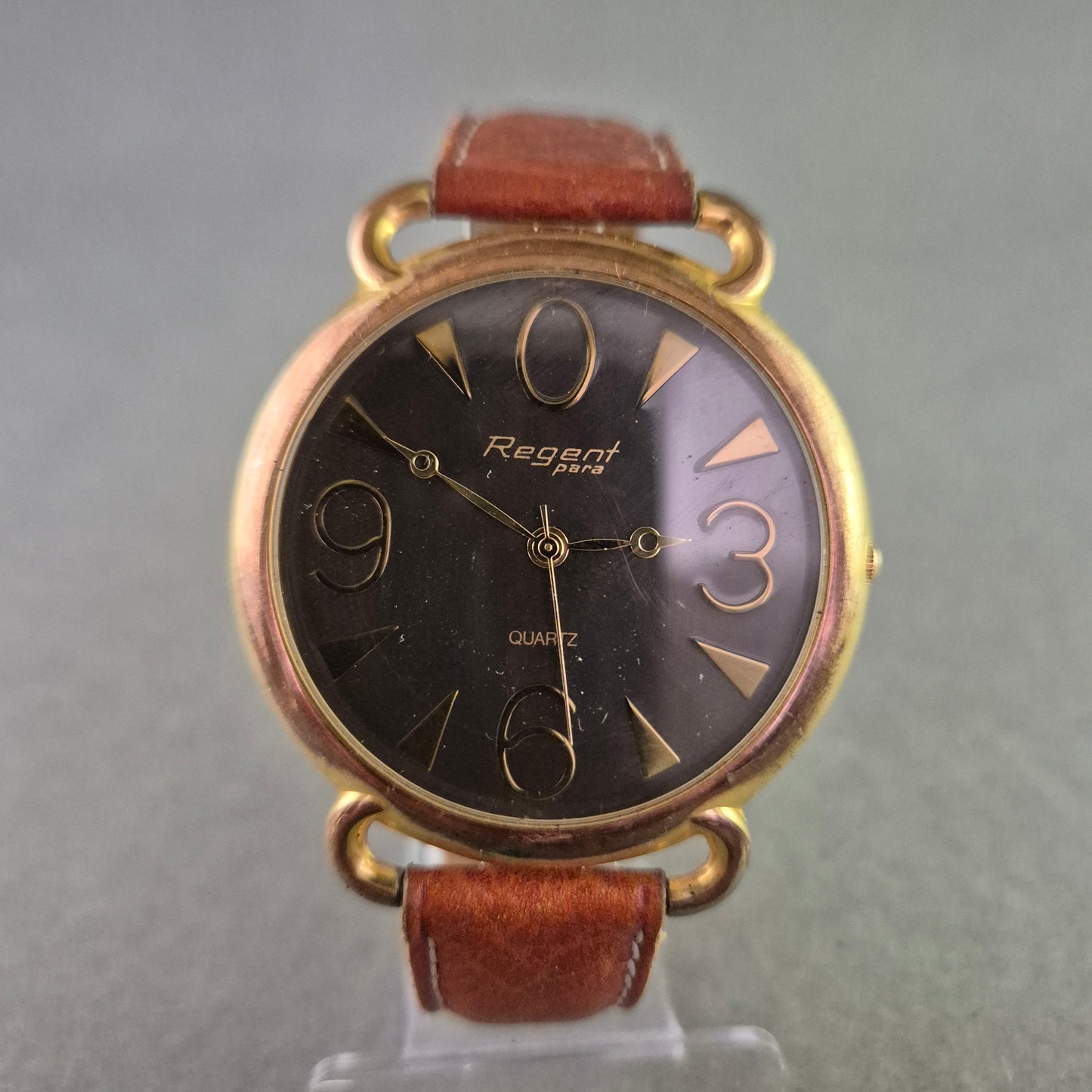 Regent Paris Quarz Armbanduhr – Goldfarben mit braunem Lederarmband