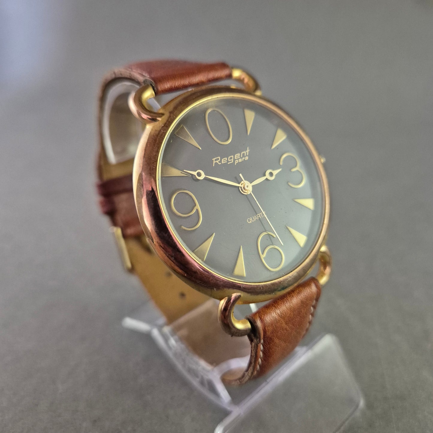 Regent Paris Quarz Armbanduhr – Goldfarben mit braunem Lederarmband