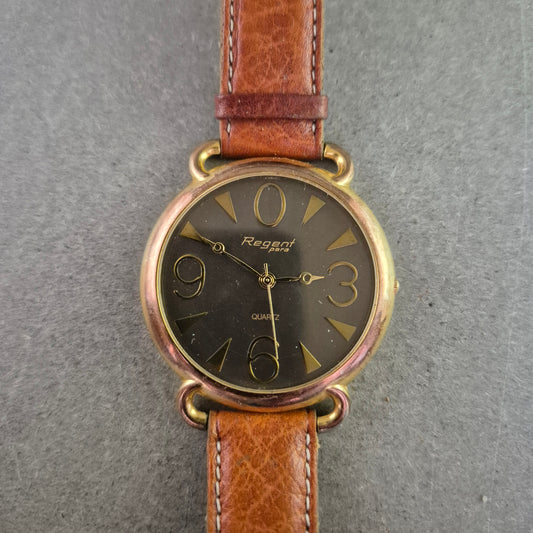 Regent Paris Quarz Armbanduhr – Goldfarben mit braunem Lederarmband