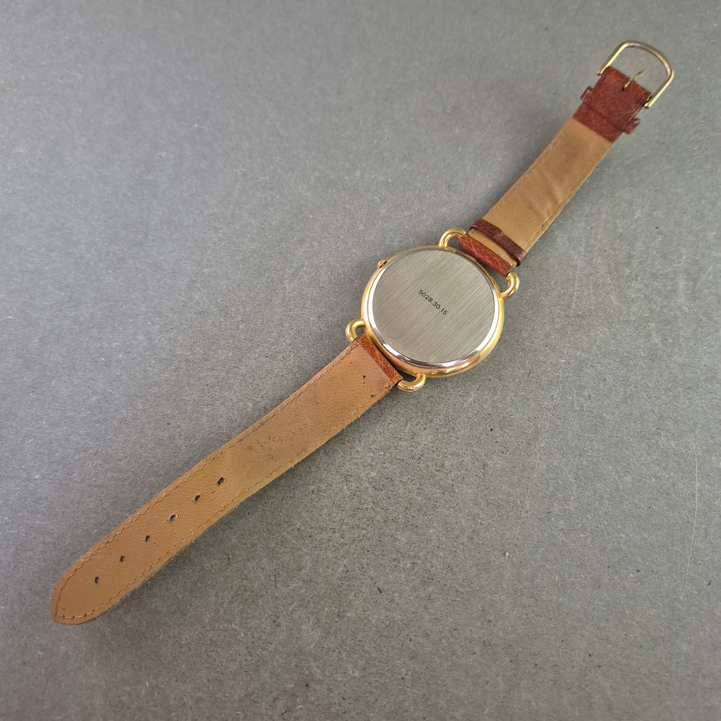 Regent Paris Quarz Armbanduhr – Goldfarben mit braunem Lederarmband