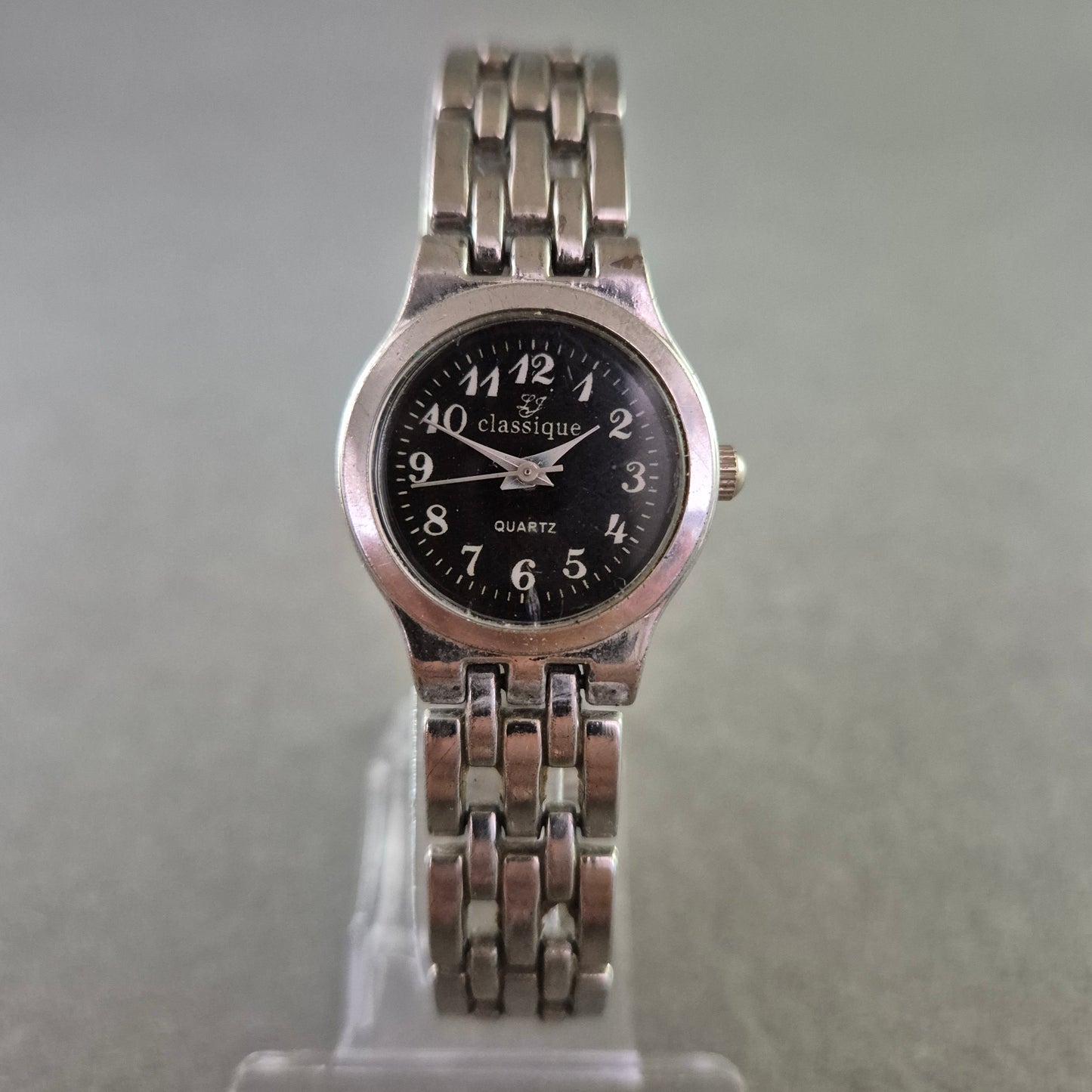 Classique Damen Quarz Armbanduhr – Edelstahl mit schwarzem Zifferblatt