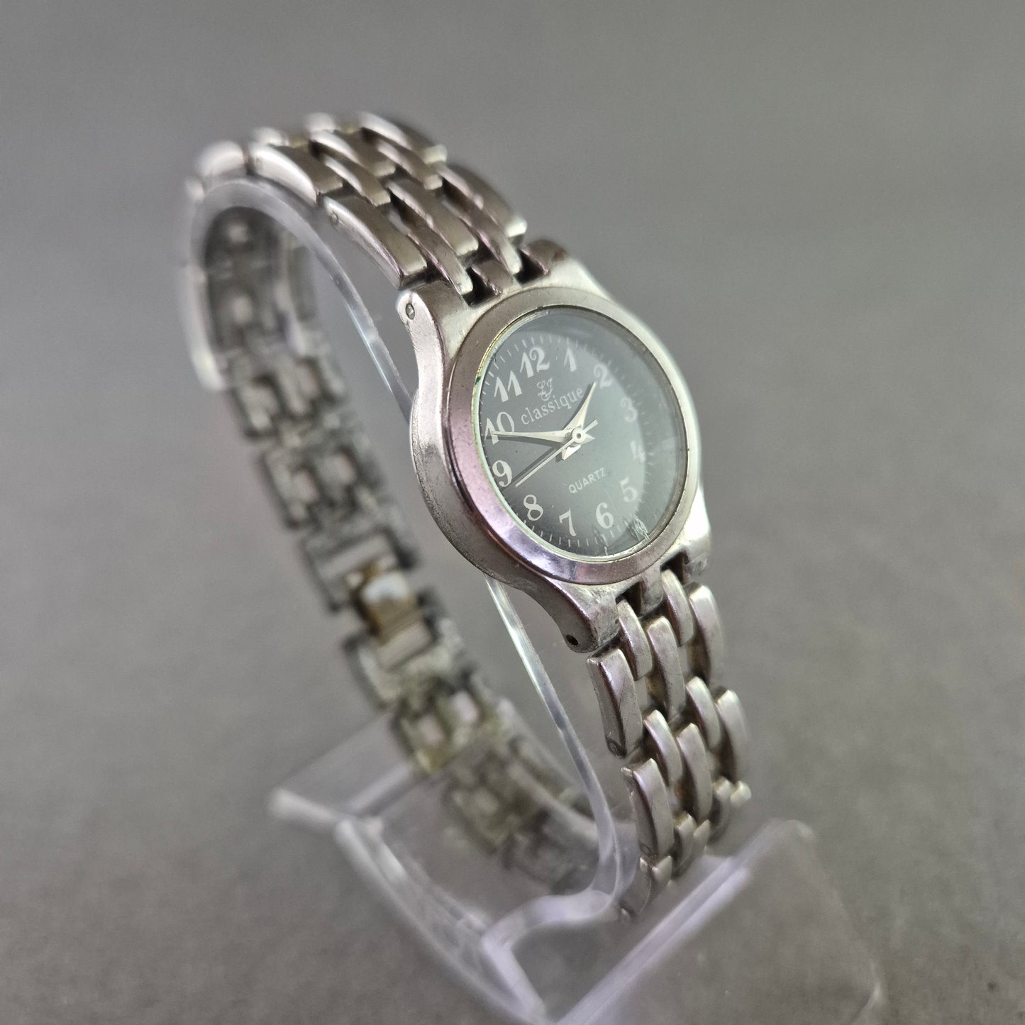 Classique Damen Quarz Armbanduhr – Edelstahl mit schwarzem Zifferblatt