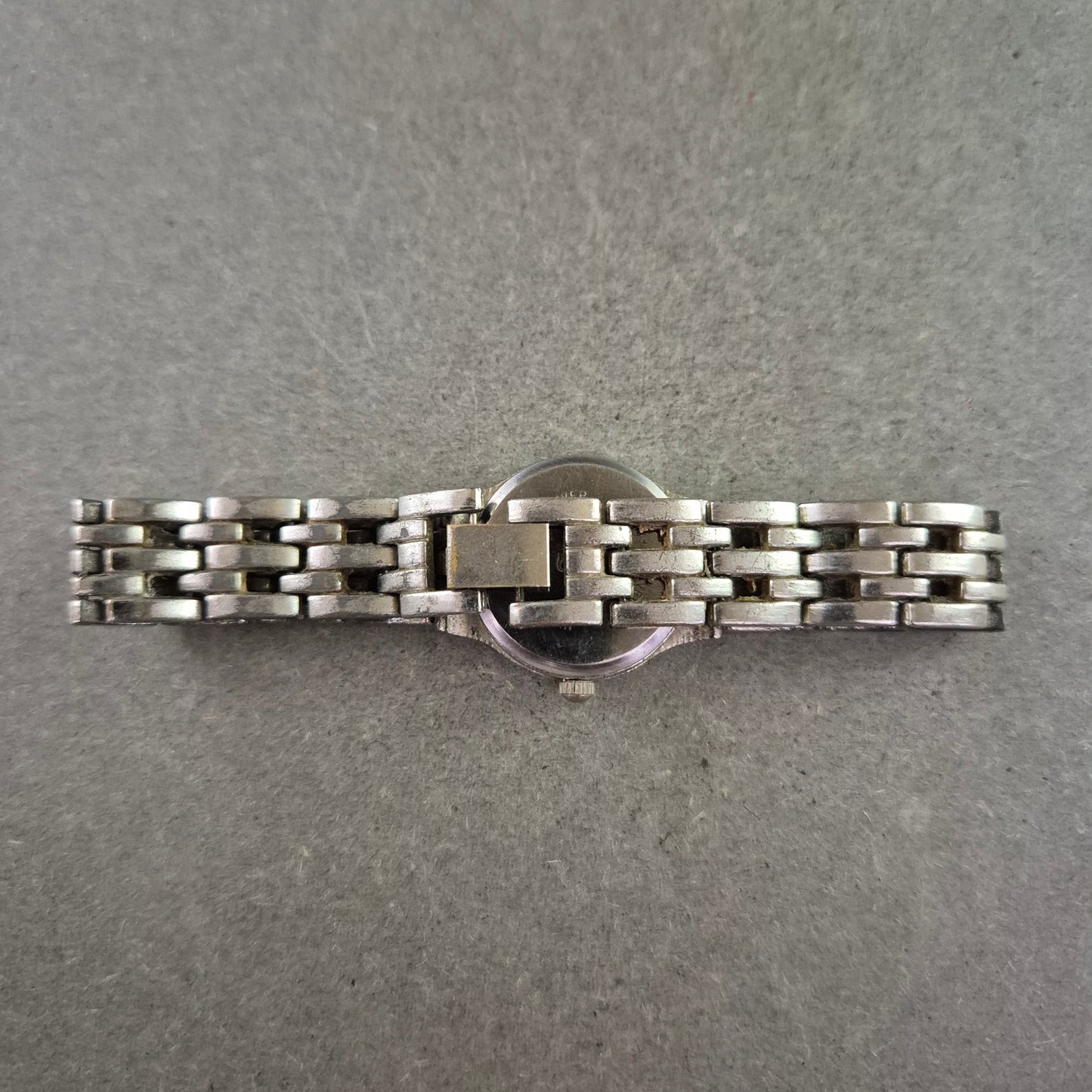 Classique Damen Quarz Armbanduhr – Edelstahl mit schwarzem Zifferblatt