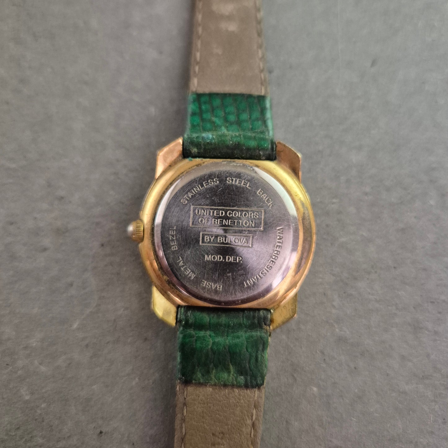 Benetton Damen Uhr by Bulova – Vintage mit Blumenmotiv