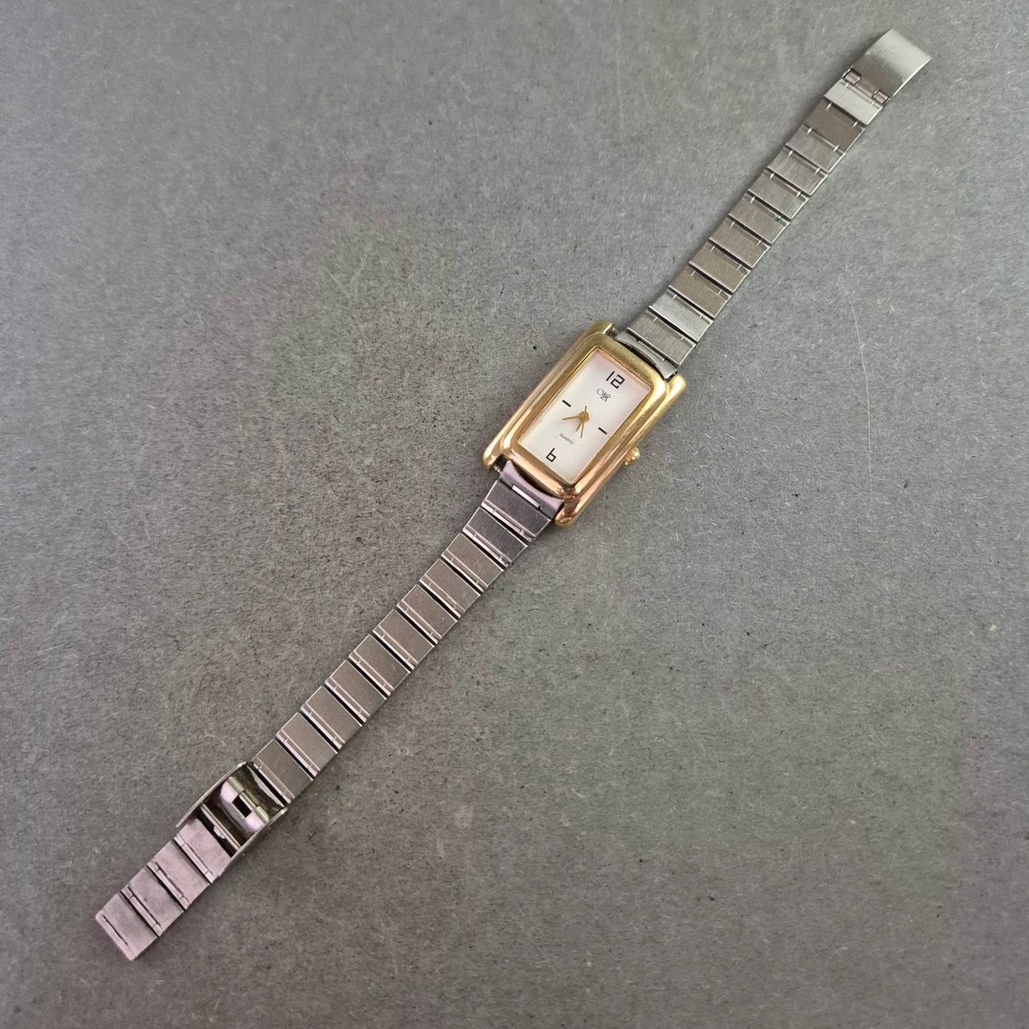 Elegante Damen Uhr – Rechteckiges Design mit Bicolor-Armband