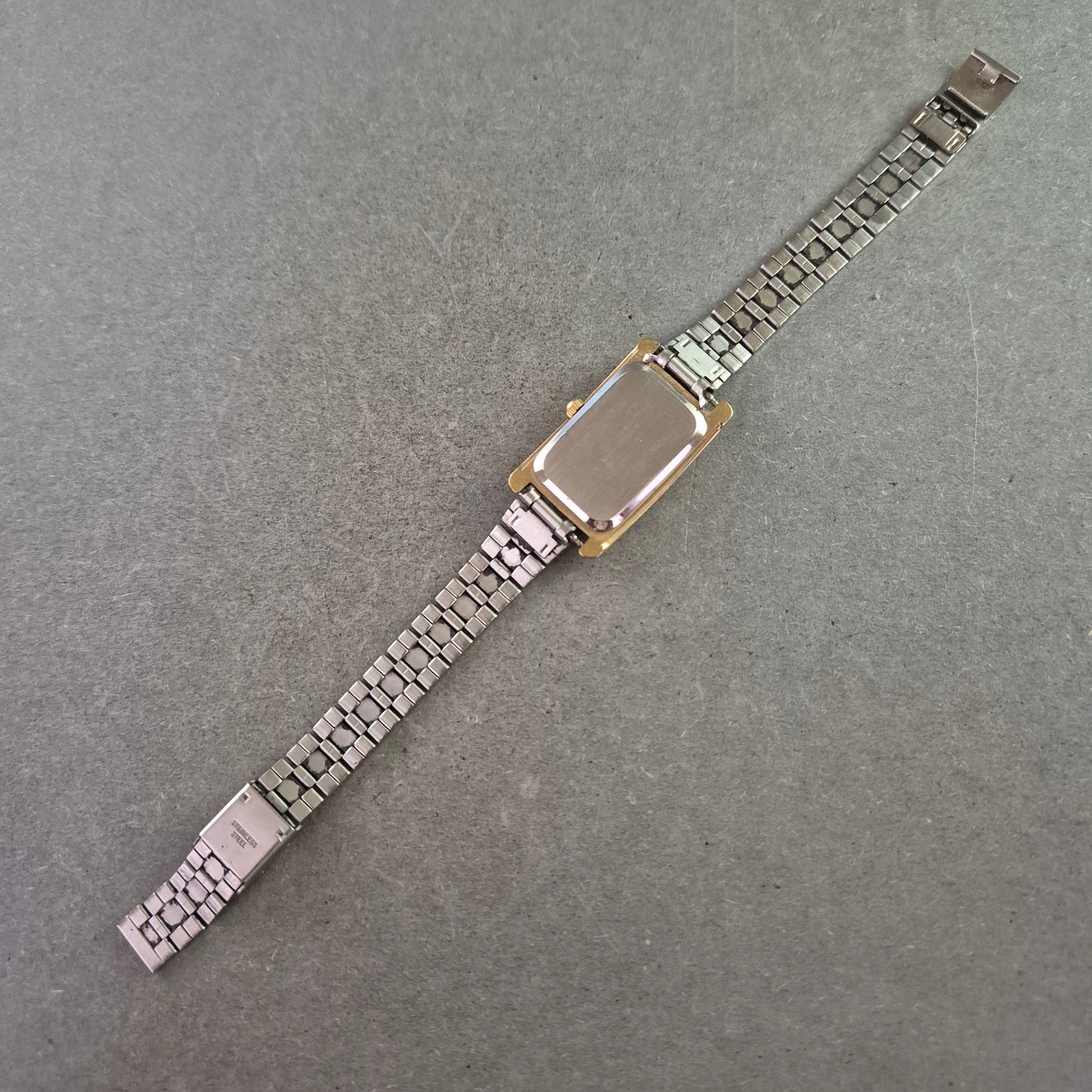 Elegante Damen Uhr – Rechteckiges Design mit Bicolor-Armband