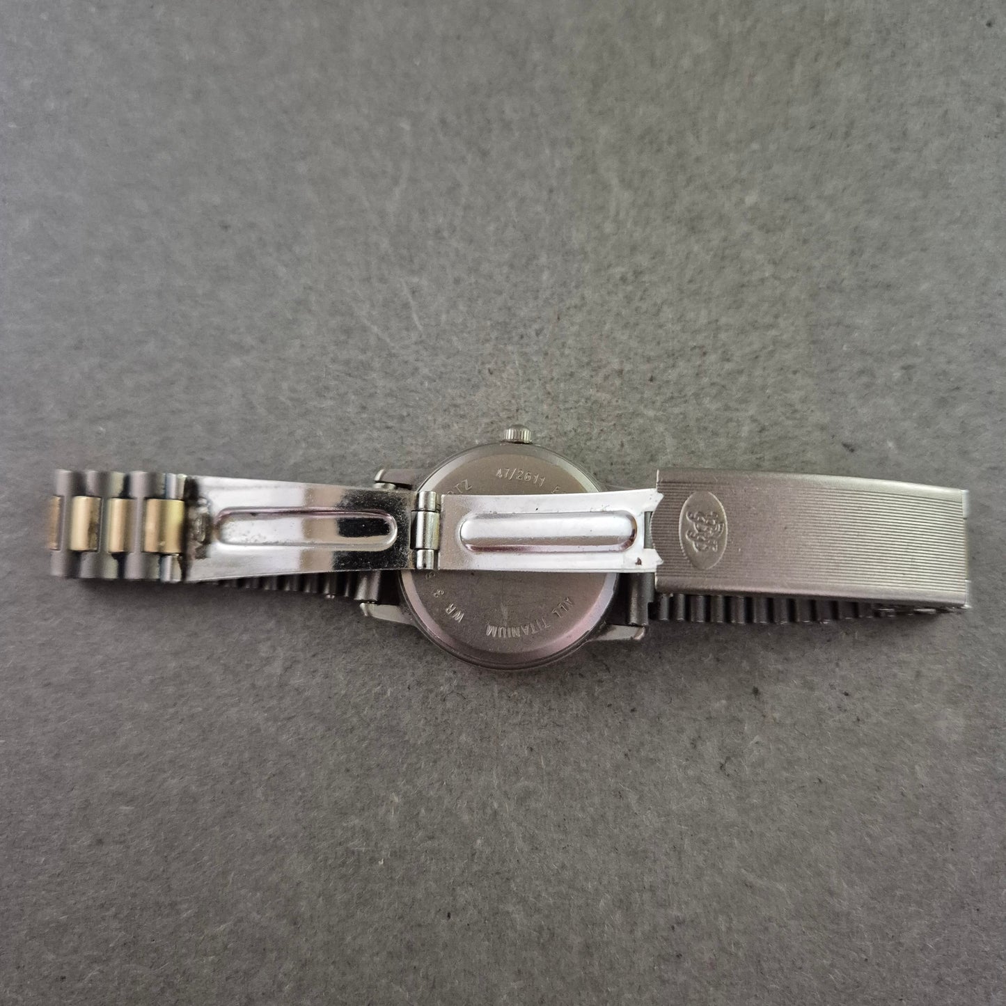 Junghans Titan Herren Uhr – Quarz mit Datumsanzeige