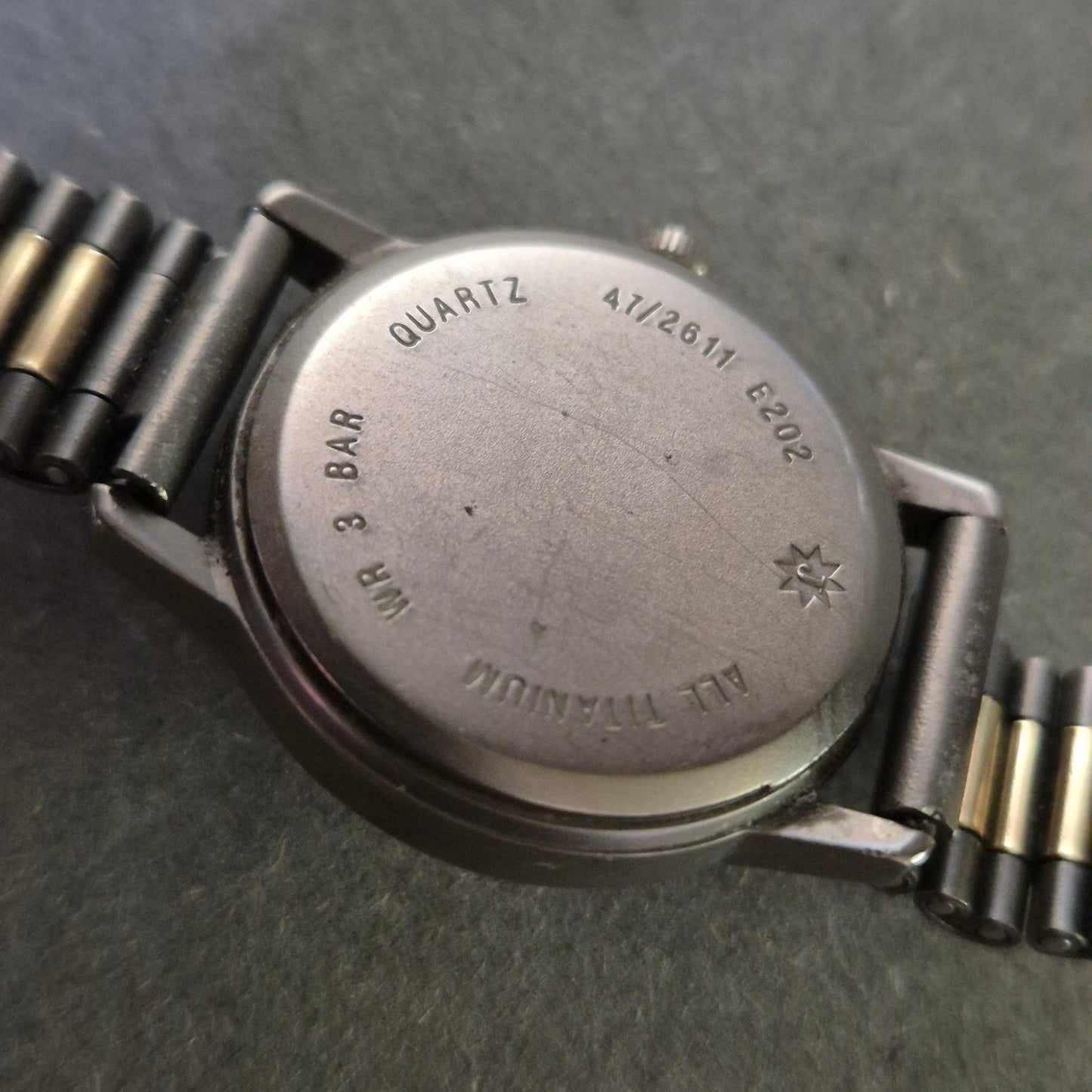 Junghans Titan Herren Uhr – Quarz mit Datumsanzeige