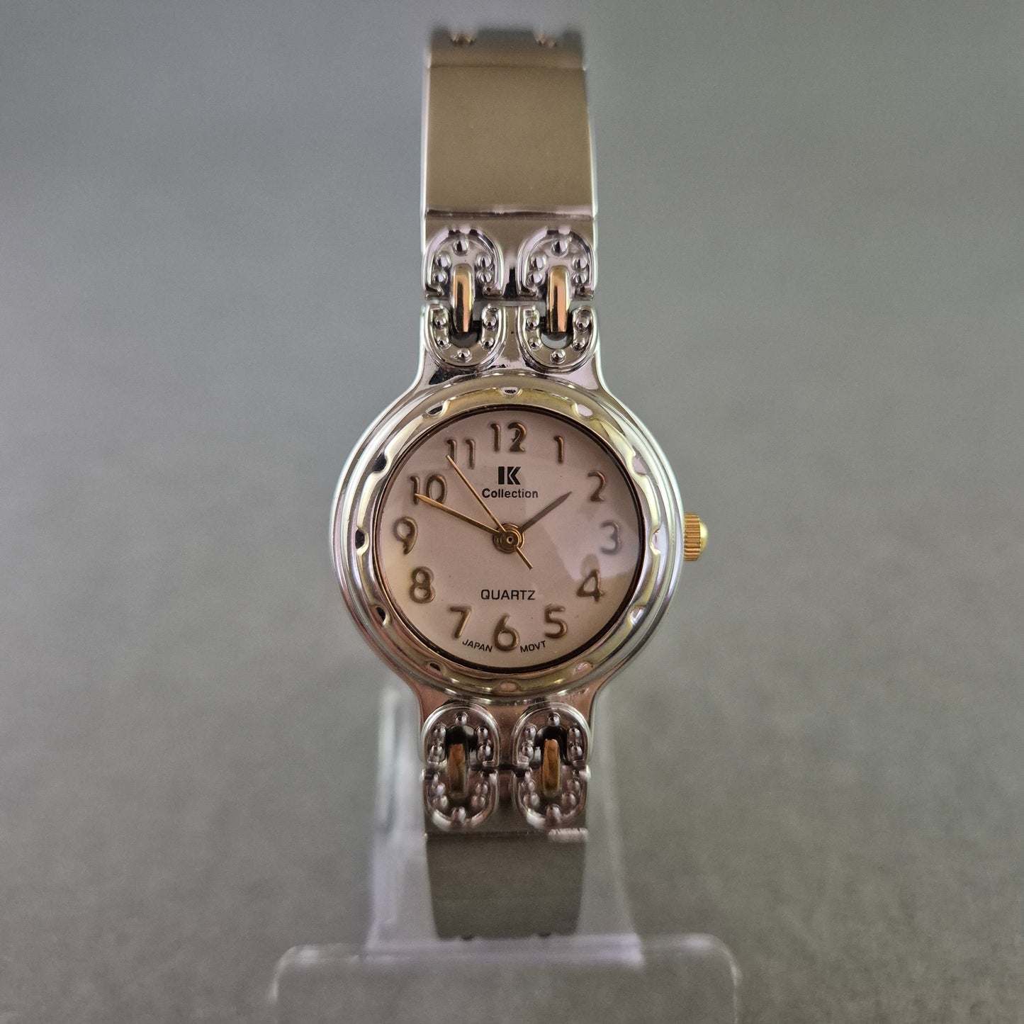 Elegante Damen Uhr IK Collection mit Zierelementen