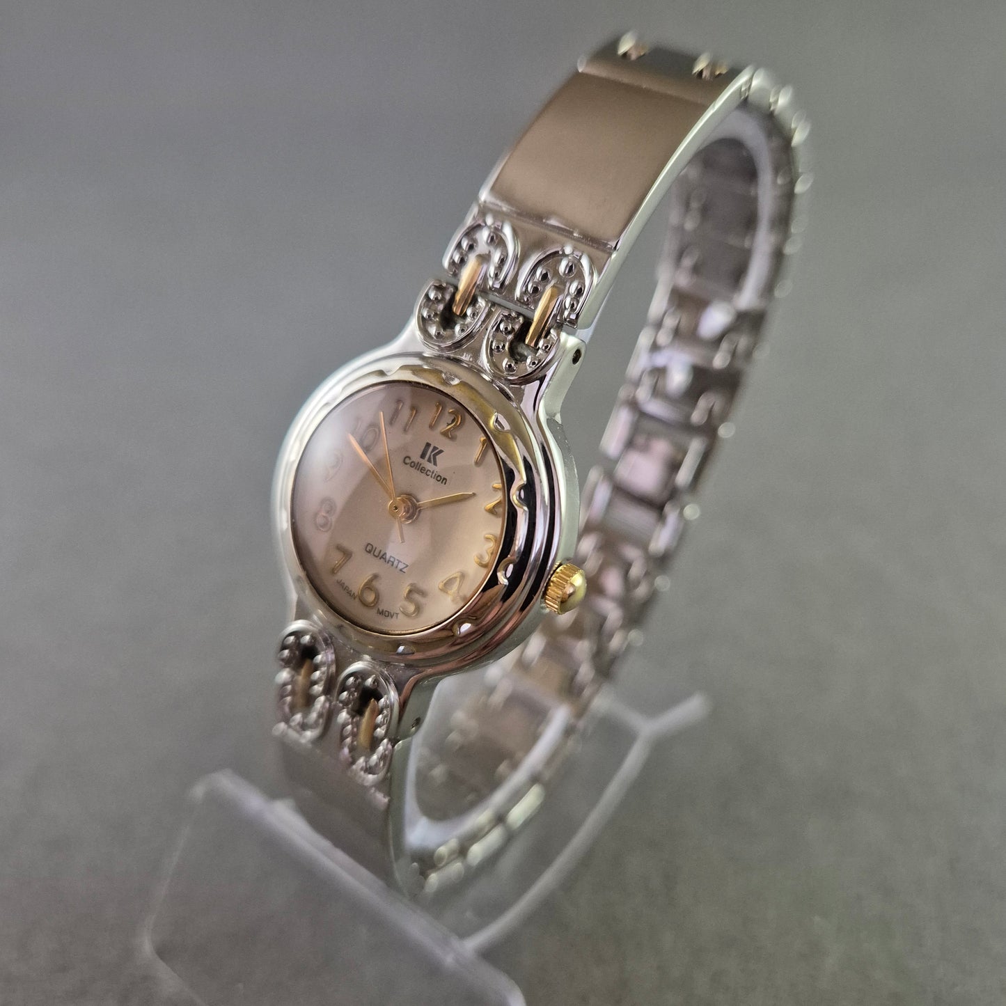 Elegante Damen Uhr IK Collection mit Zierelementen