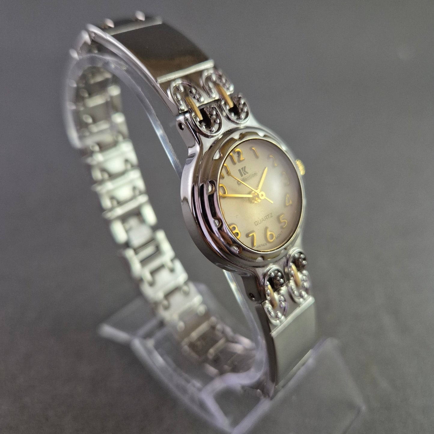 Elegante Damen Uhr IK Collection mit Zierelementen