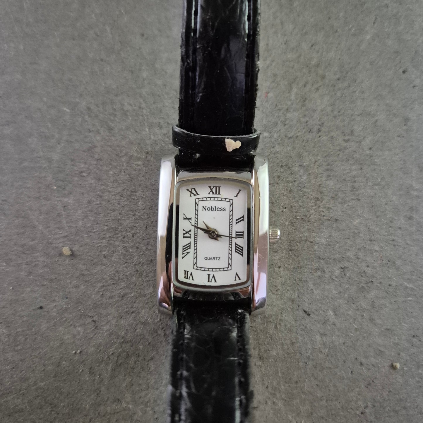 Elegante Damen Uhr Nobless mit schwarzem Lederband