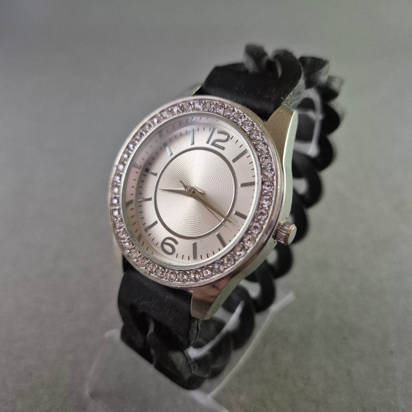 Glamouröse Damen Uhr mit Strass-Lünette und Kettenglieder-Armband