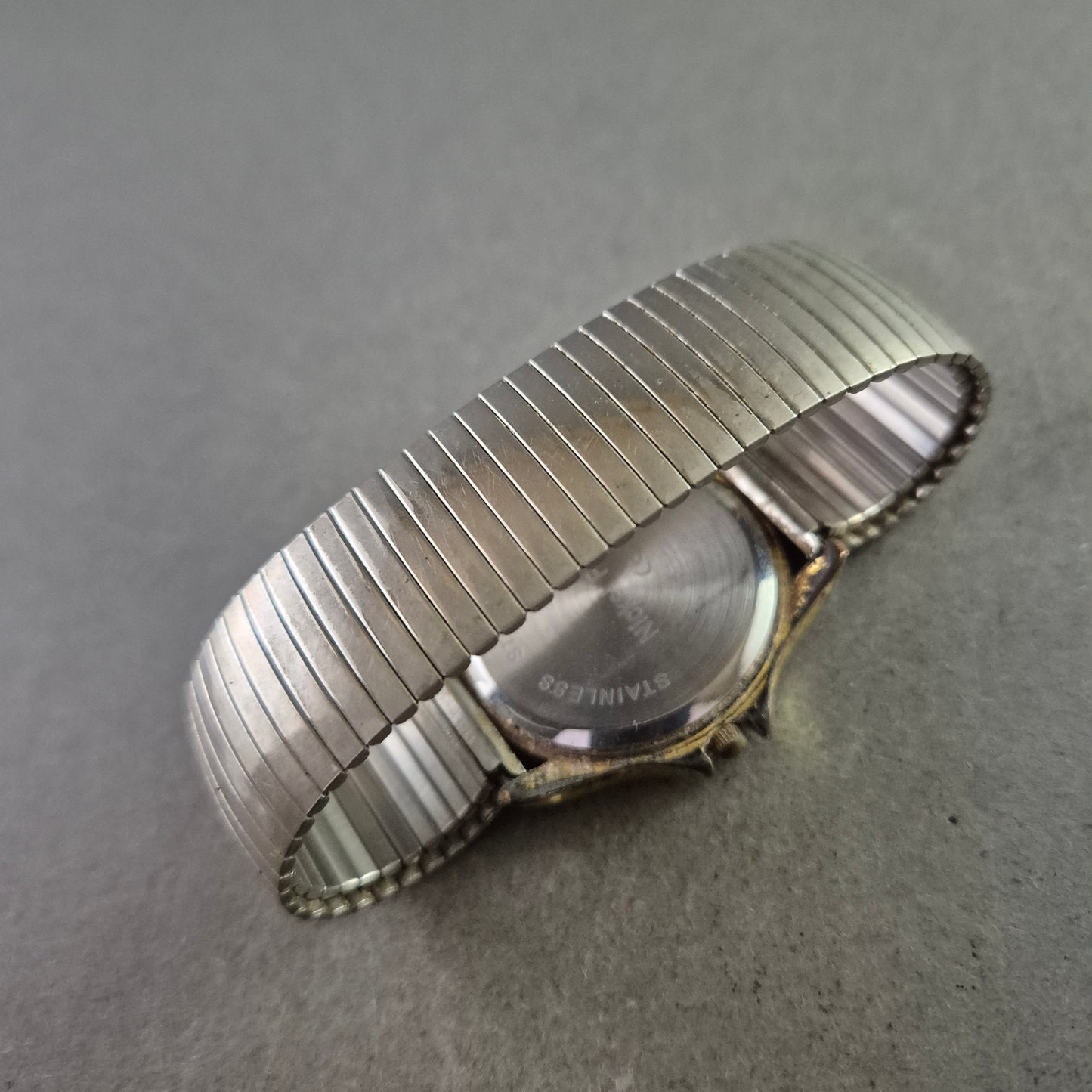 Charmante Damen Uhr ERMEX mit gelbem Zifferblatt und Flexband