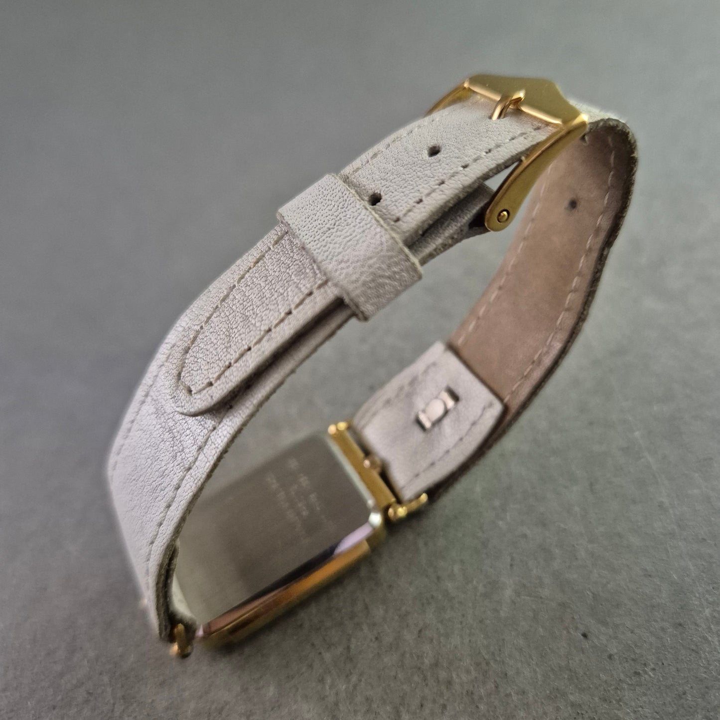 Elegante Damen Uhr Pitanke mit Subsekunde und hellem Lederband