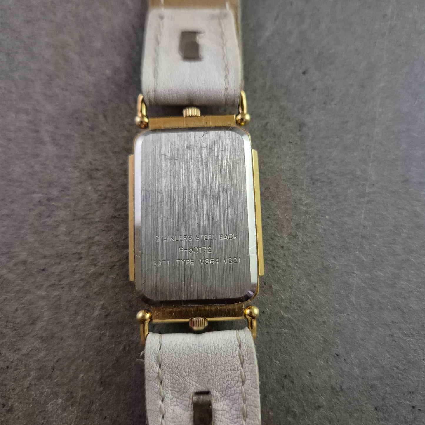 Elegante Damen Uhr Pitanke mit Subsekunde und hellem Lederband