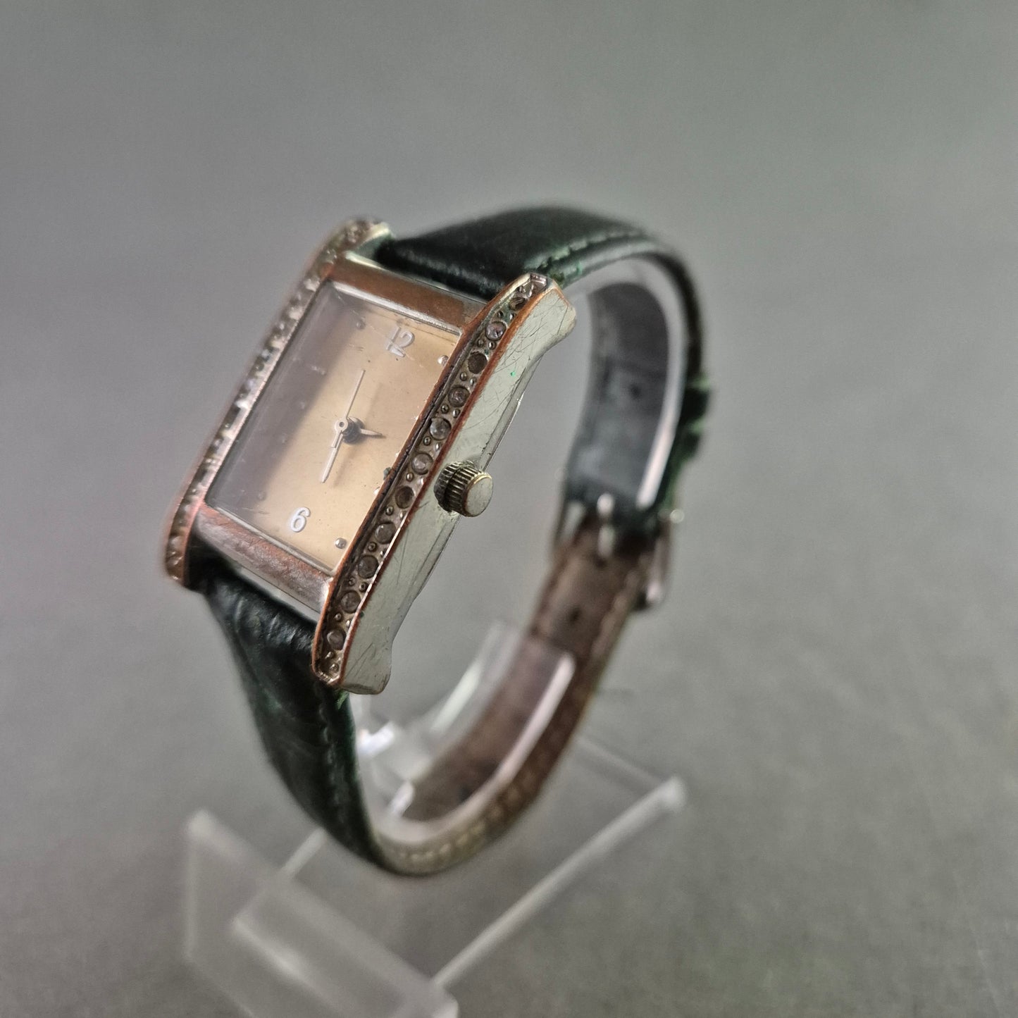 Elegante Damen Uhr mit Strass und dunkelgrünem Lederband