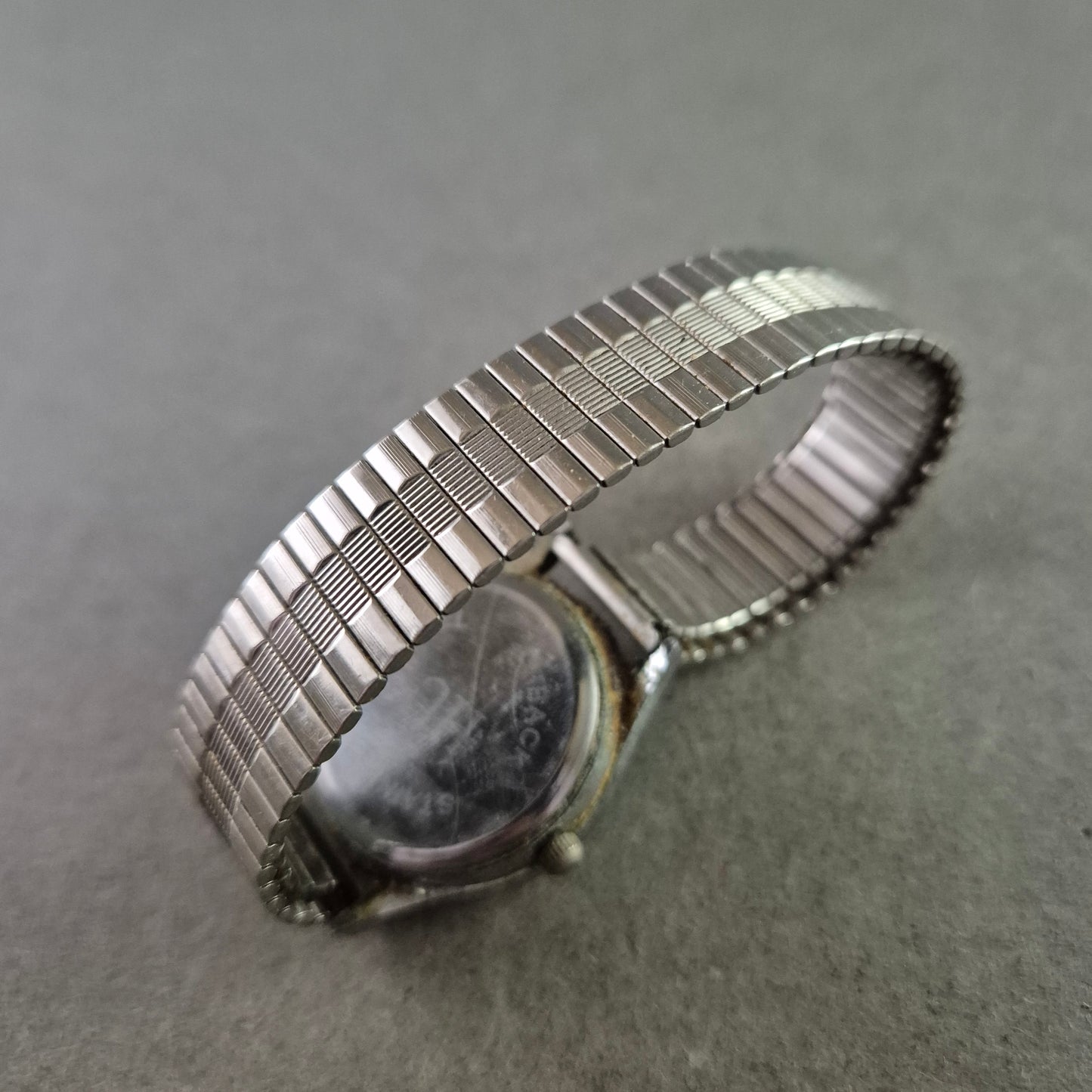 Klassische Damen Uhr HU mit Flexband in Silberfarben