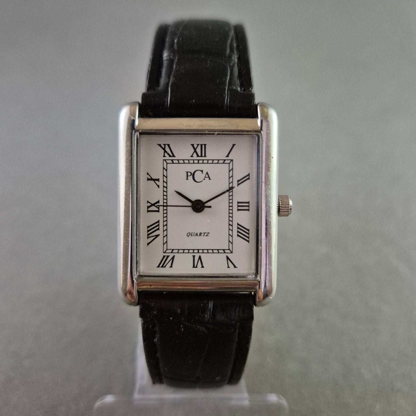 Elegante Damen Uhr PCA mit römischen Ziffern und Lederband