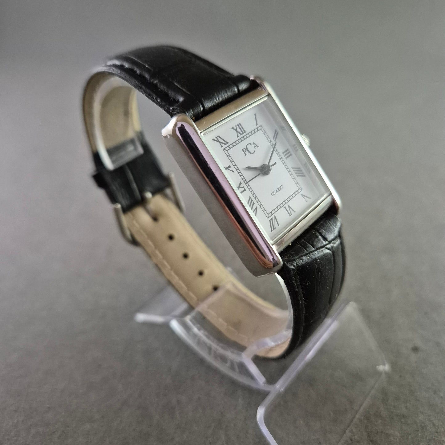 Elegante Damen Uhr PCA mit römischen Ziffern und Lederband