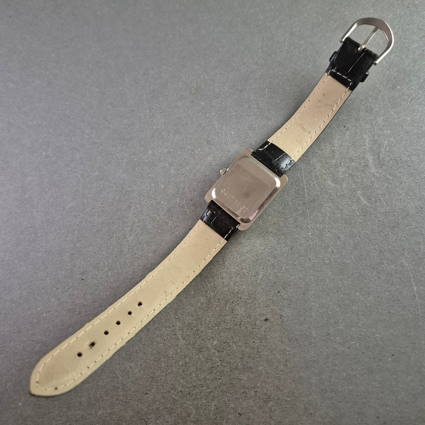Elegante Damen Uhr PCA mit römischen Ziffern und Lederband