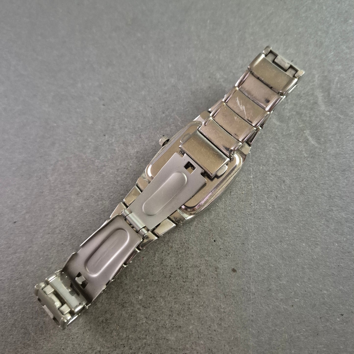 Elegante Damen Uhr CS mit römischen Ziffern und Metallband