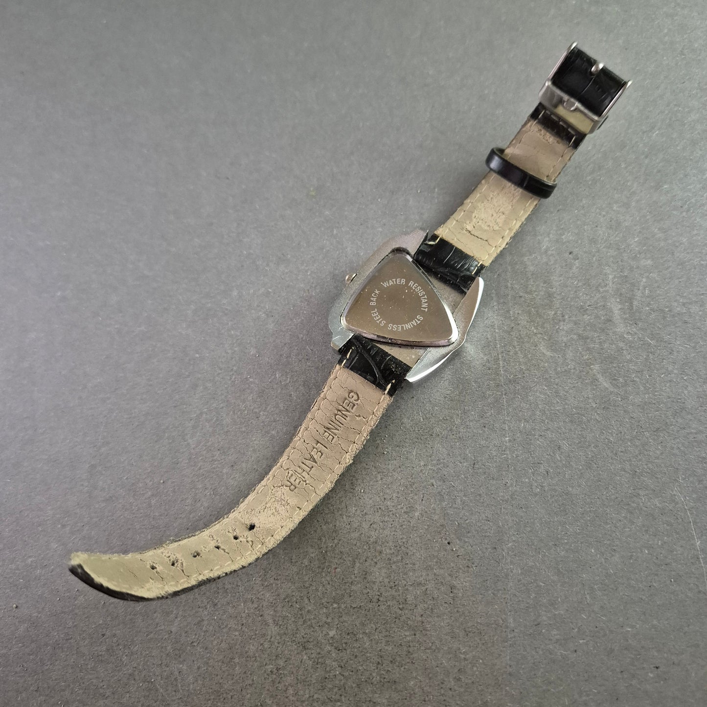 Extravagante Damen Uhr Bixda mit Dreiecks-Zifferblatt und Lederband