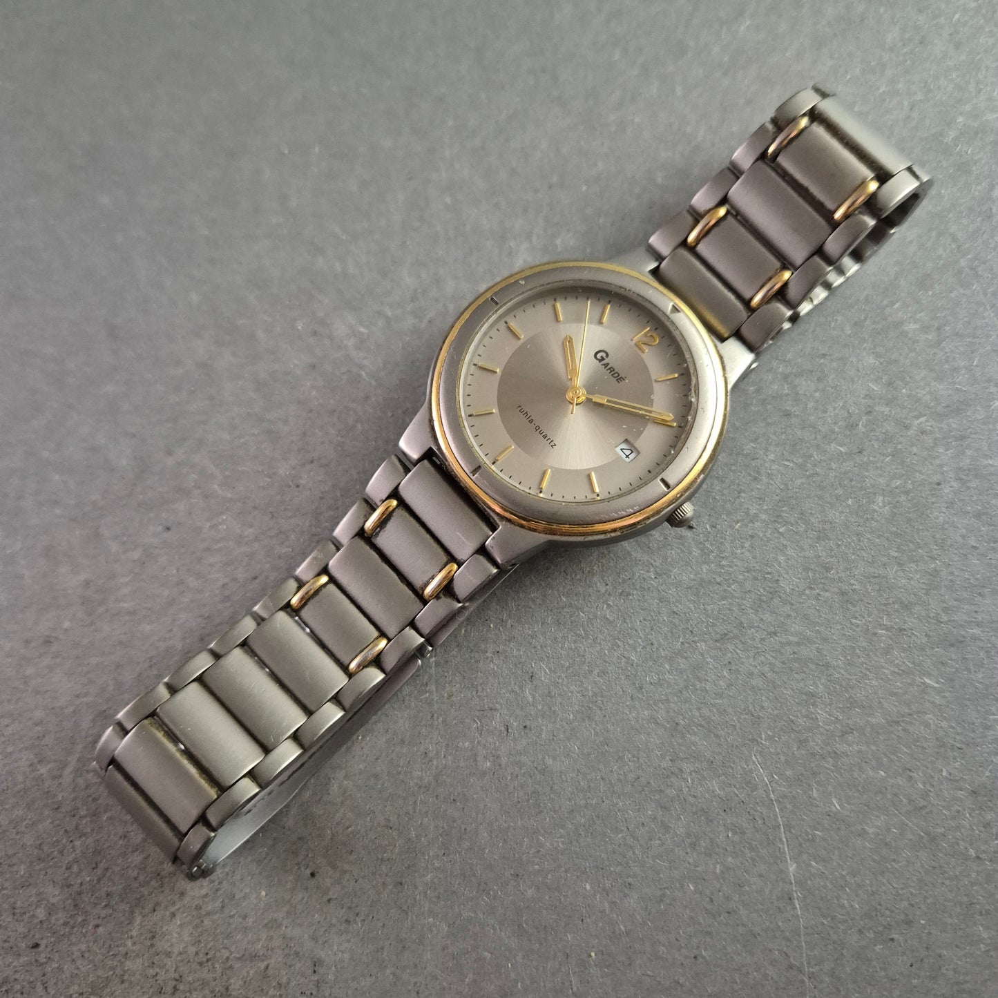 Robuste Unisex Uhr GARDÉ mit Titanium und Bicolor-Design