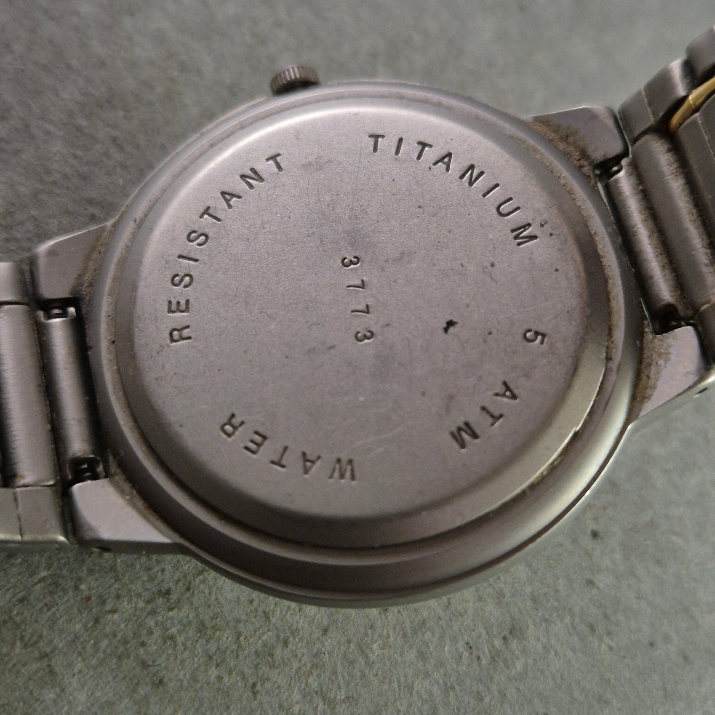 Robuste Unisex Uhr GARDÉ mit Titanium und Bicolor-Design