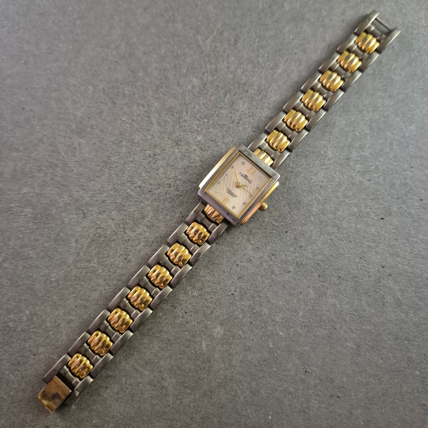 Elegante Damen Uhr TEMP IC Titanium mit Strass und Bicolor-Band