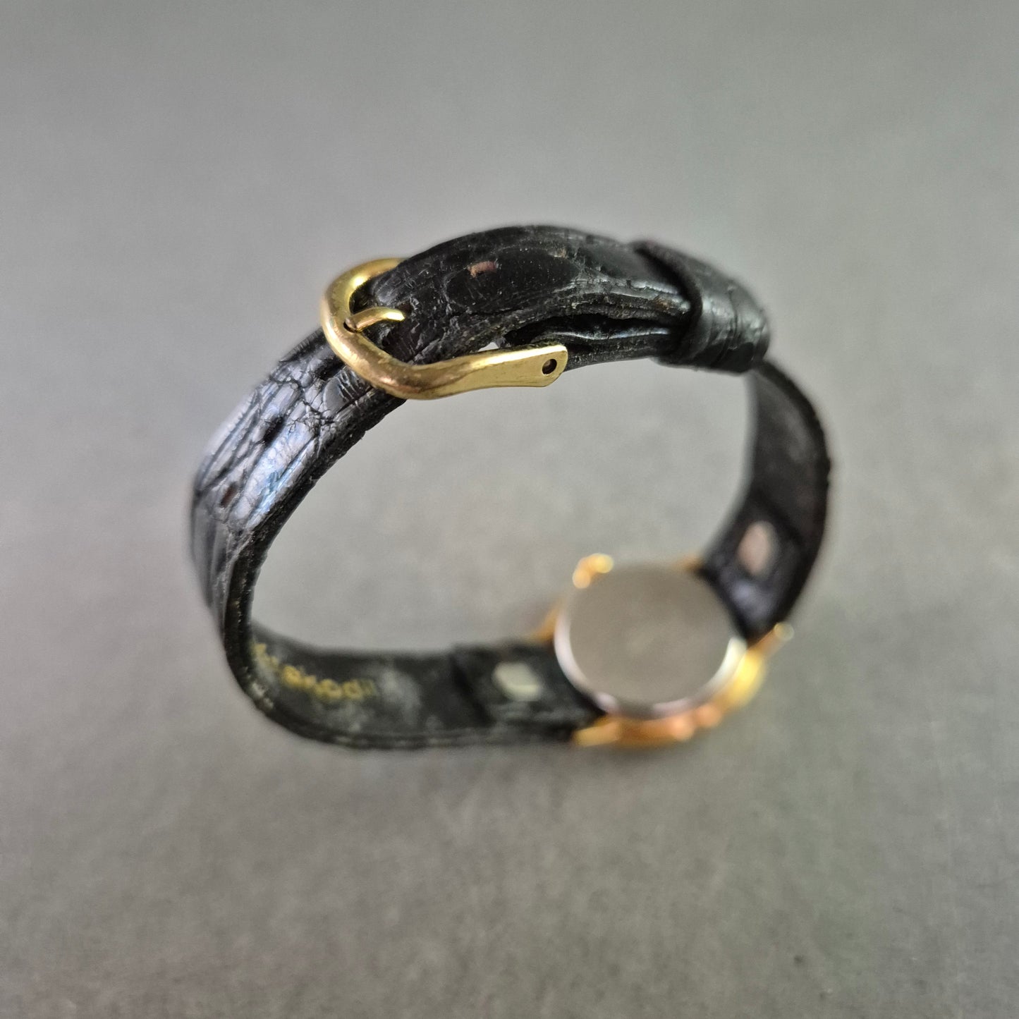 Klassische Damen Uhr TH mit römischen Ziffern und Krokoband